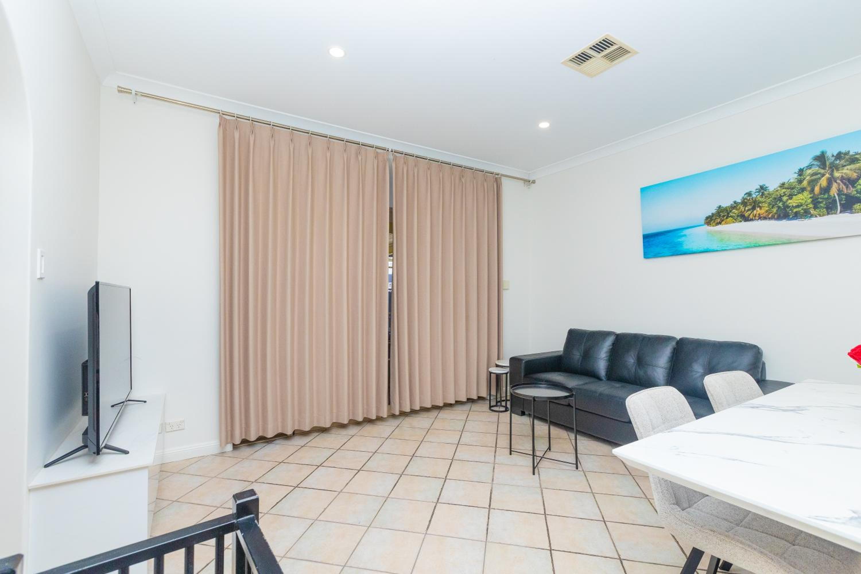 Glenelg House Modern 5QBed,1cot,3Bth, 4TV,FastWIFI