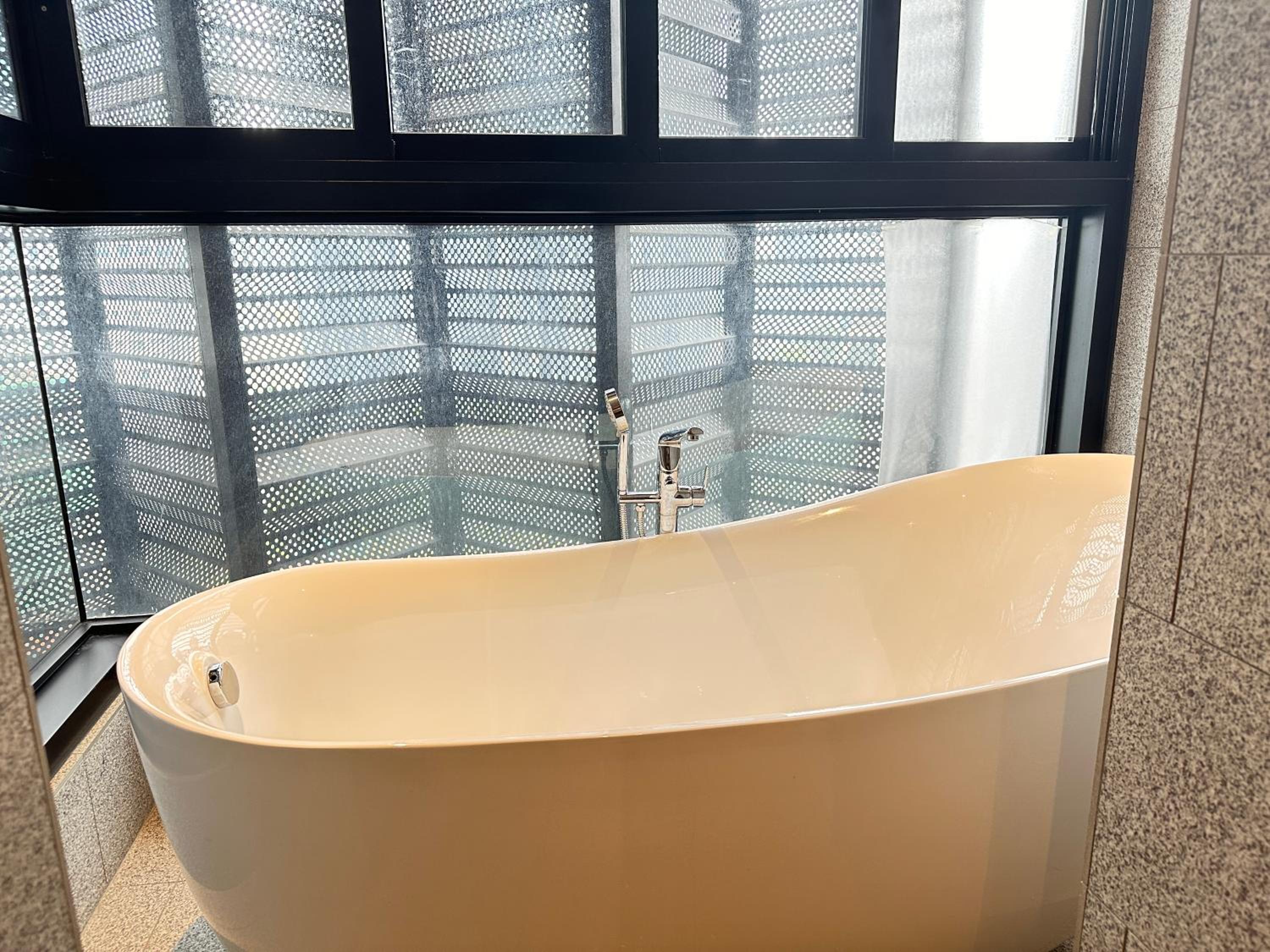 Scarletz Suites KLCC Twin Tower Infinity Pool by One39 KL