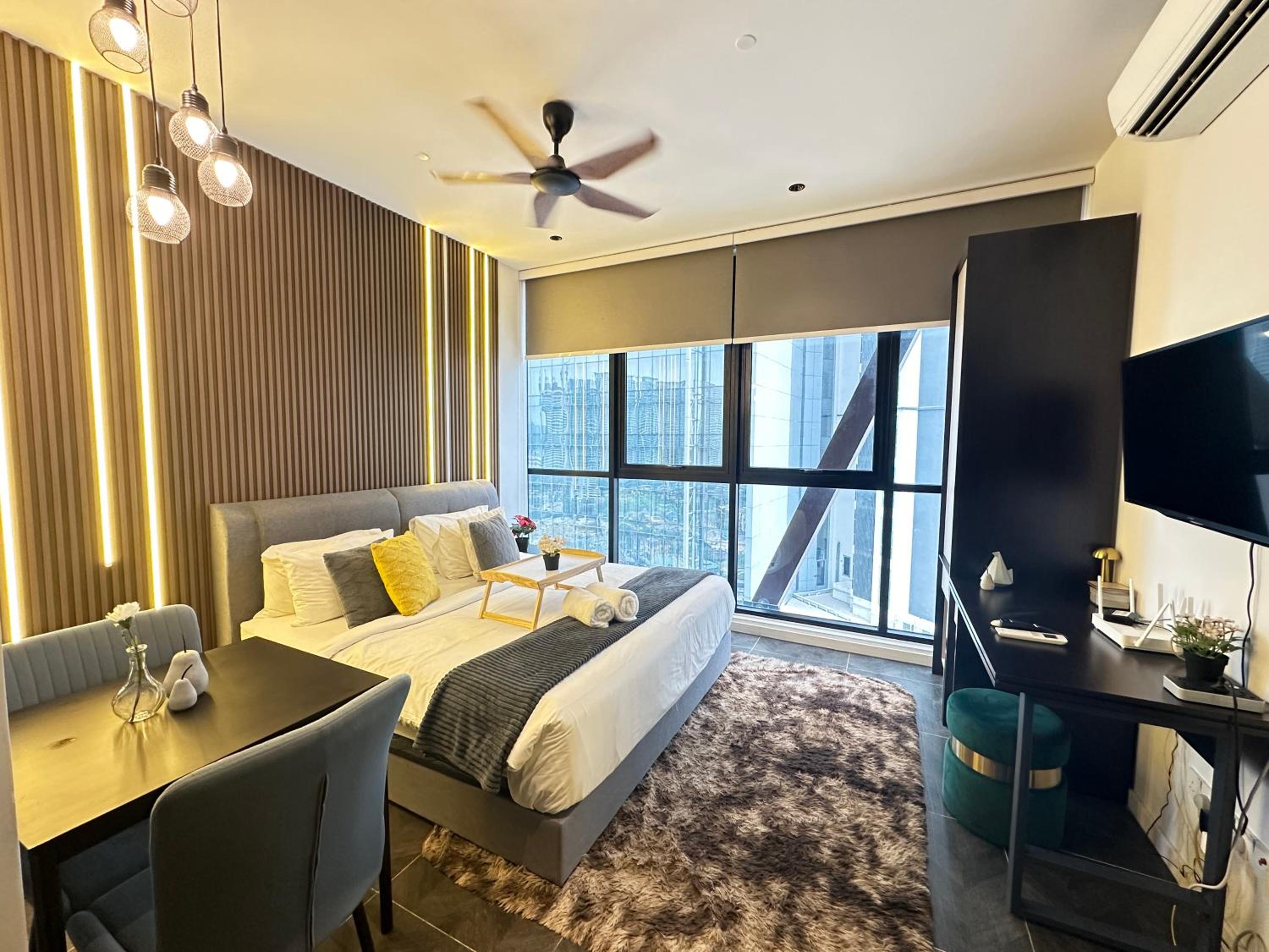 Scarletz Suites KLCC Twin Tower Infinity Pool by One39 KL