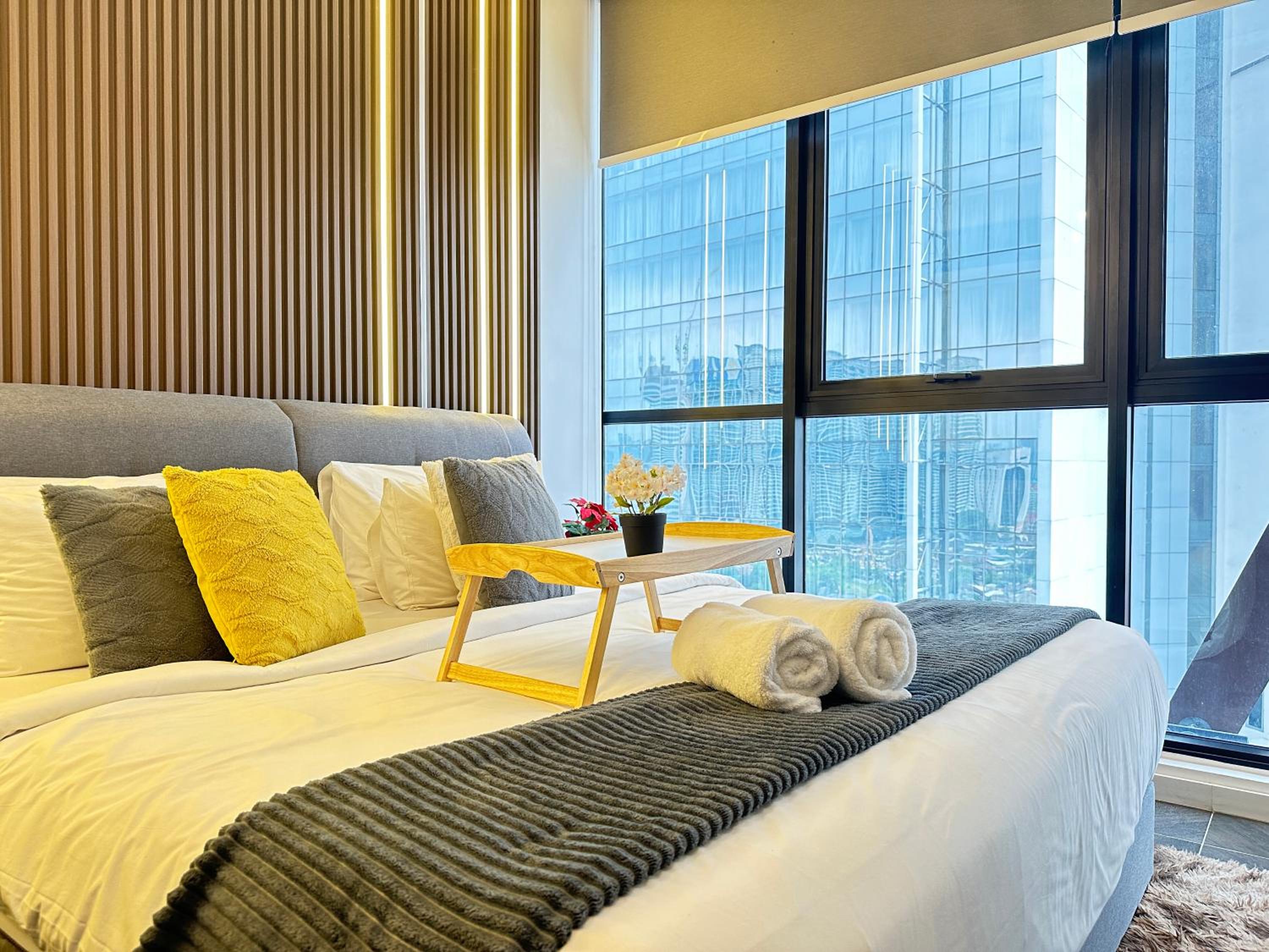 Scarletz Suites KLCC Twin Tower Infinity Pool by One39 KL
