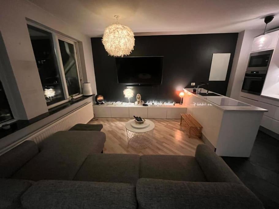 Reykjavik Apartment, City & Sea view 2