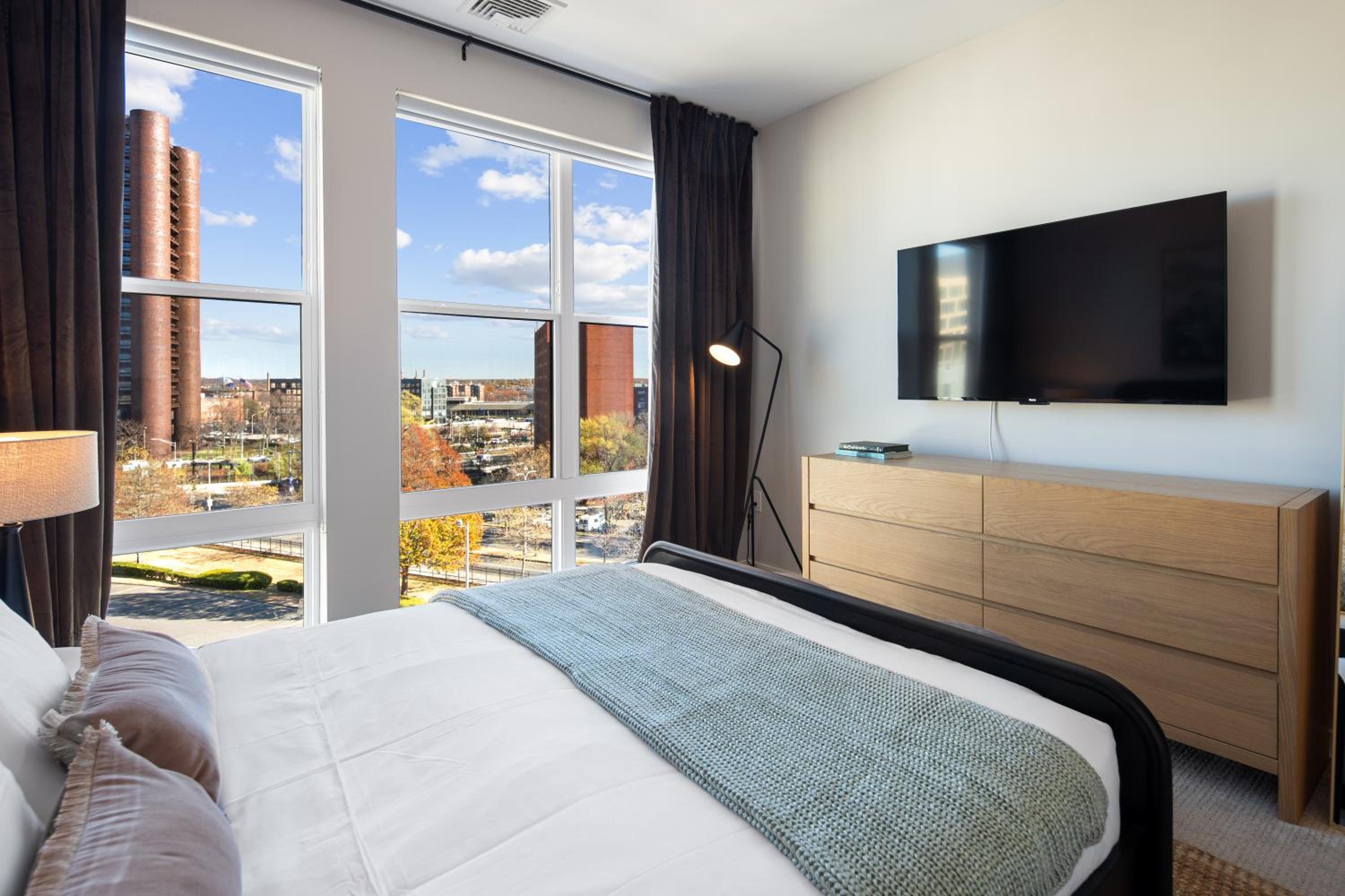 New Haven Vacations - Luxury Furnished Apartments by Hyatus Downtown at Yale - Property Image 34