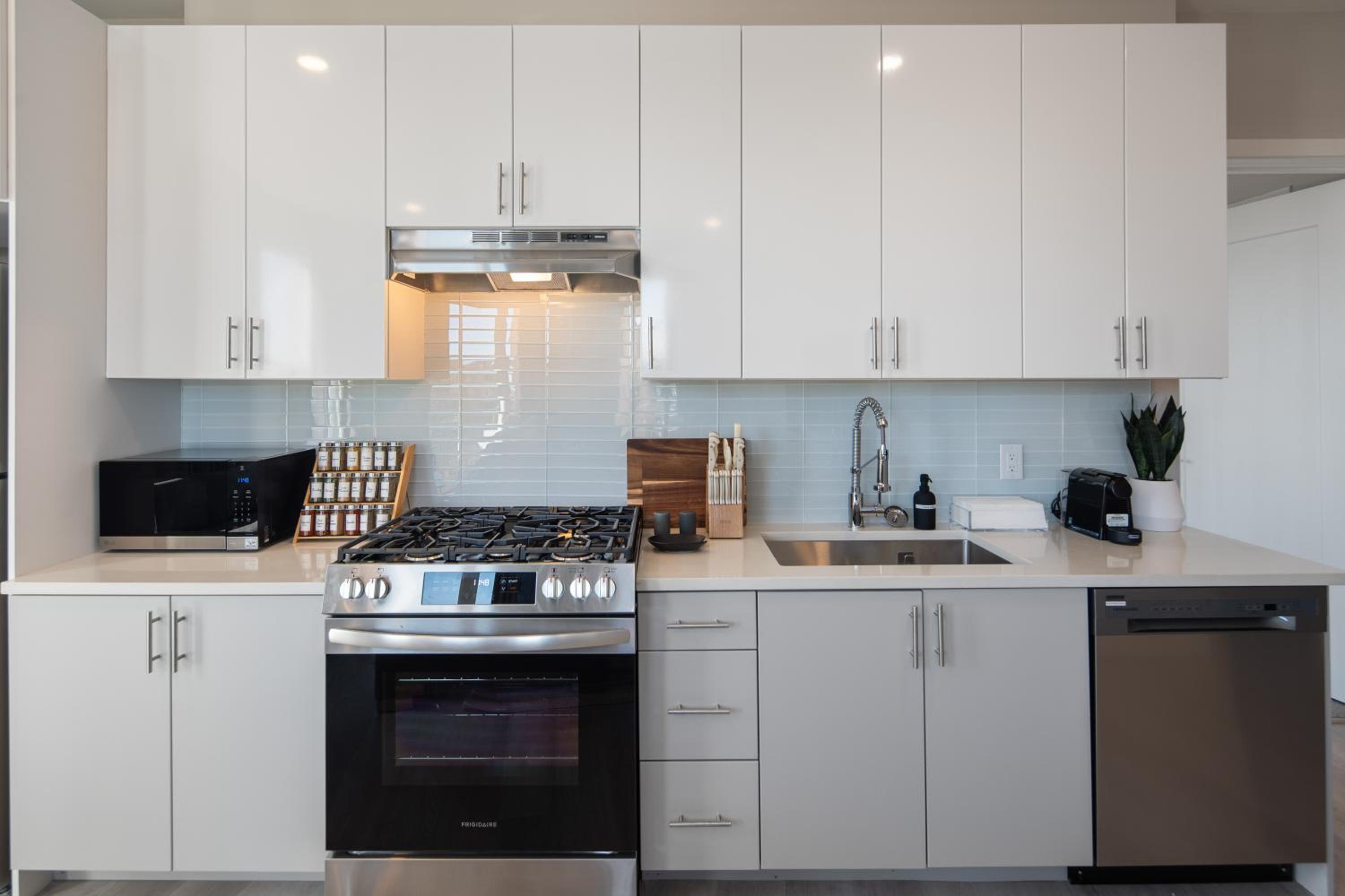 New Haven Vacations - Luxury Furnished Apartments by Hyatus Downtown at Yale - Property Image 132