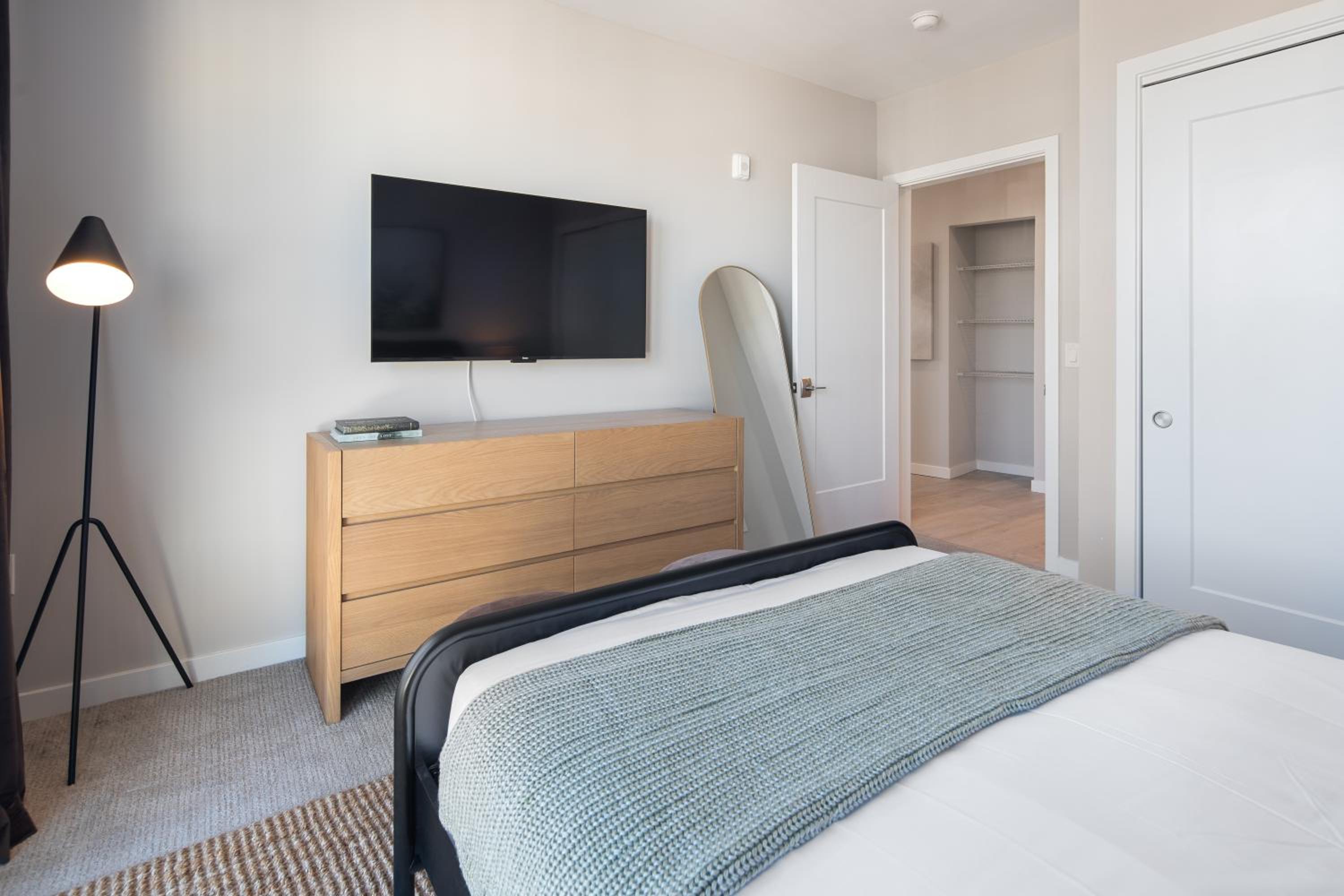 New Haven Vacations - Luxury Furnished Apartments by Hyatus Downtown at Yale - Property Image 35