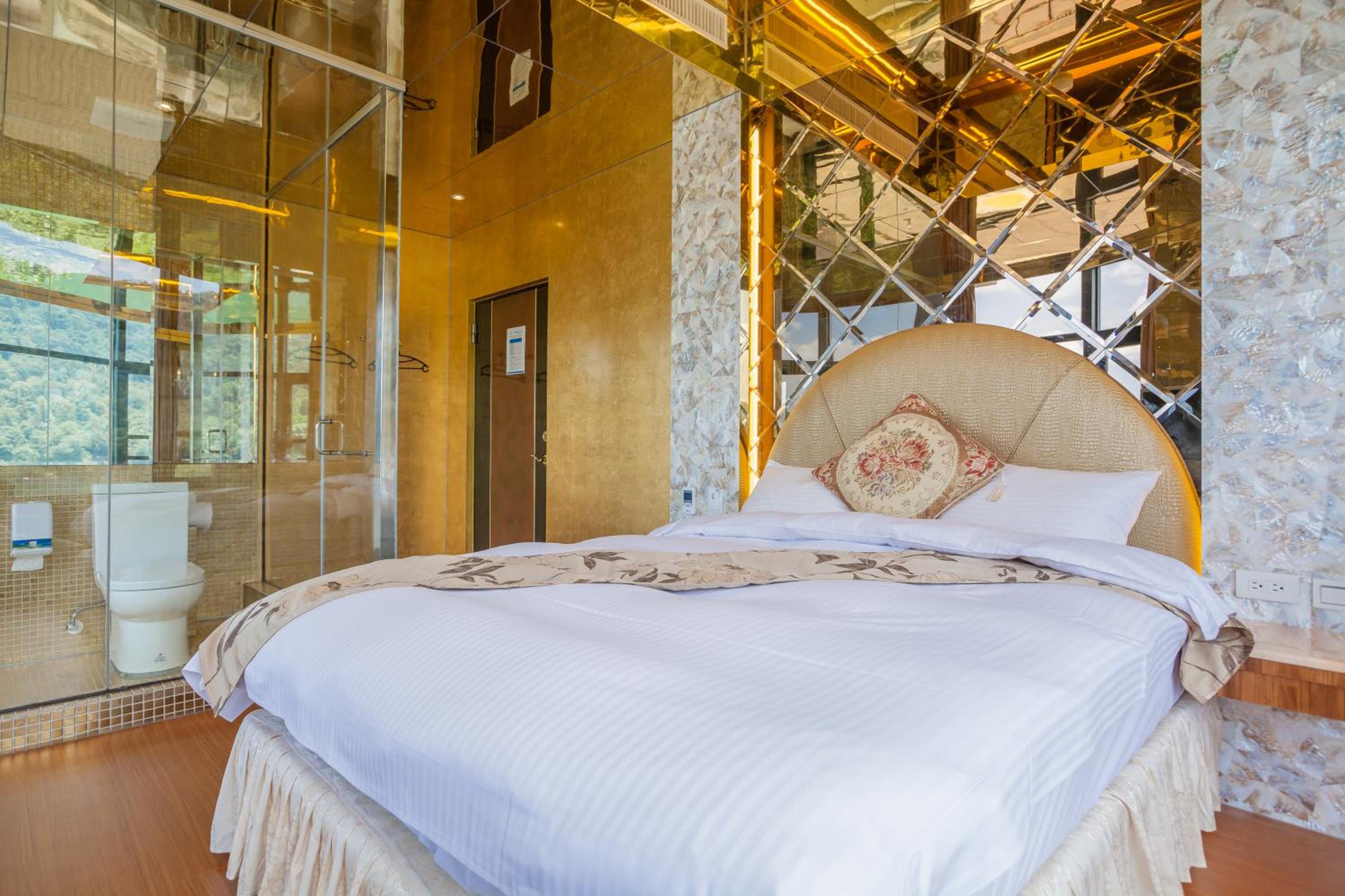 Shuian Lakeside Hotel