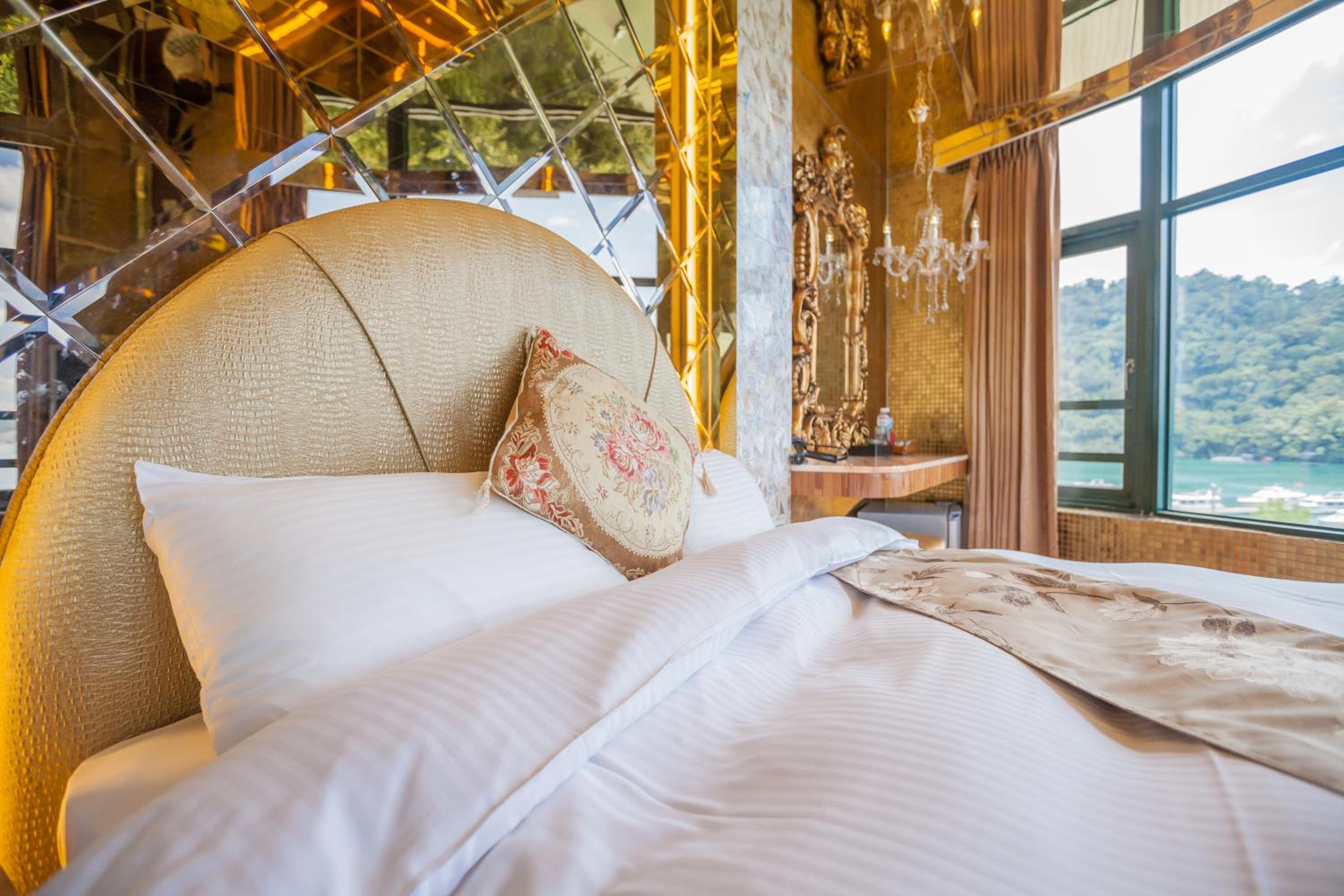 Shuian Lakeside Hotel