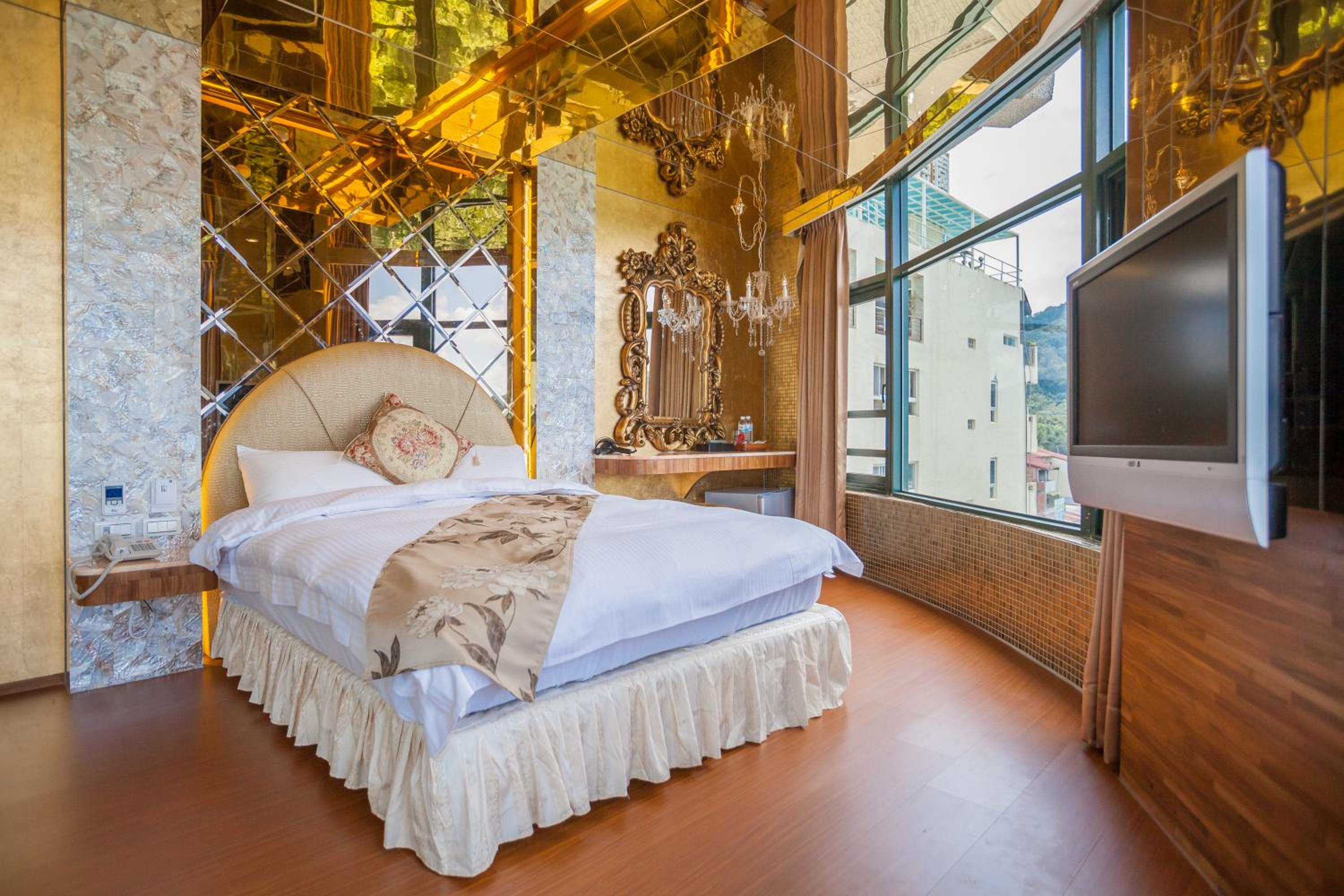 Shuian Lakeside Hotel