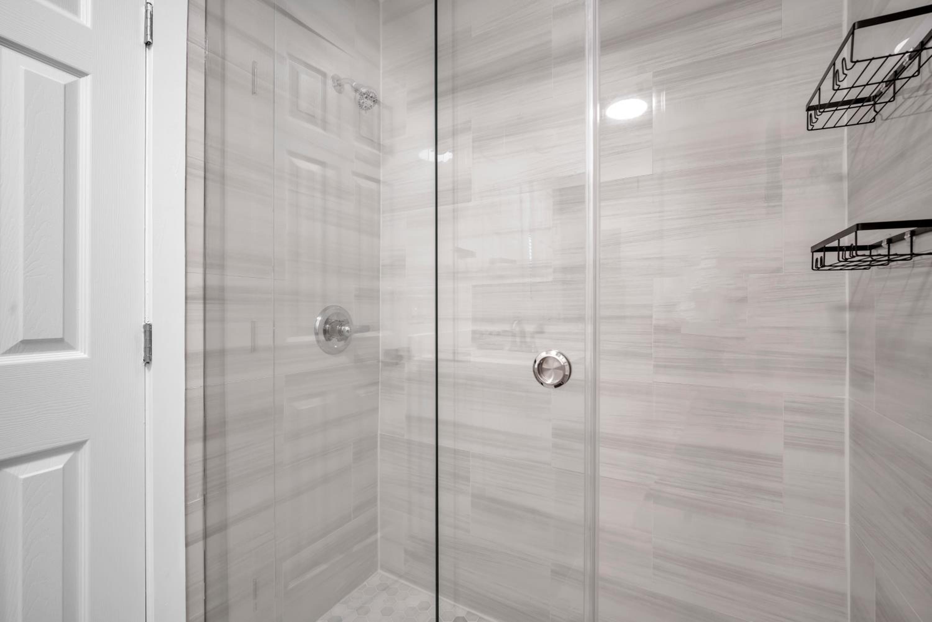 Villa Roads - Ideal Stay in Miami - King - Bed Parking - Near Airport, Brickell, Coconut Grove, Little Havana, Wynwood & Calle 8