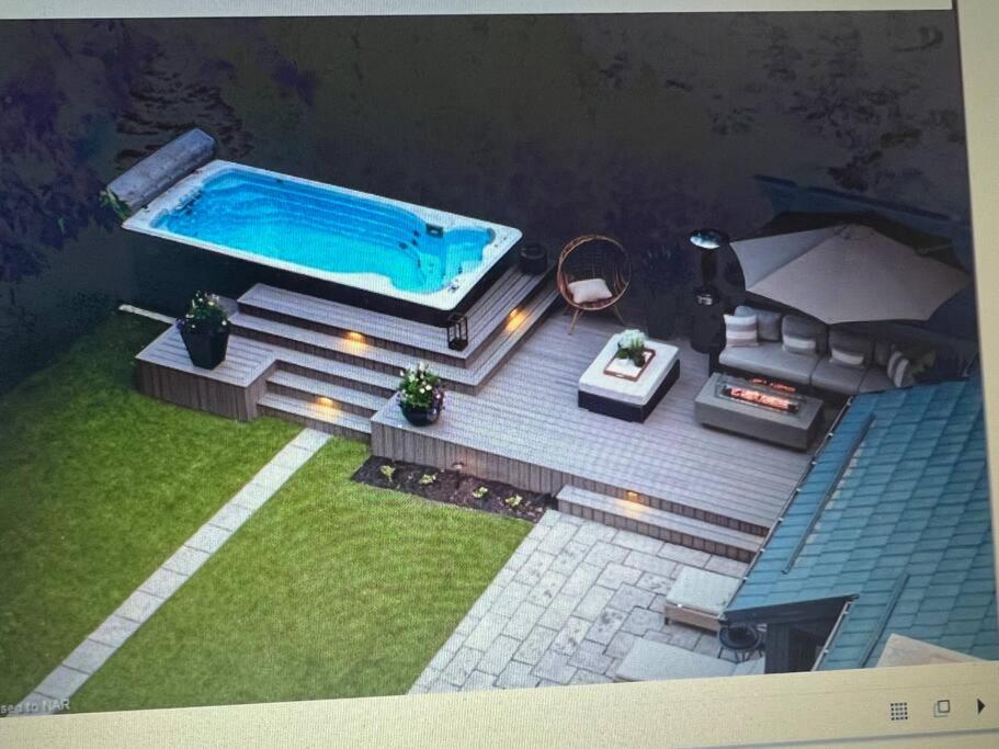 Unwind at Serenity House with 17 foot Spa Pool and Breakfast included - Image 3