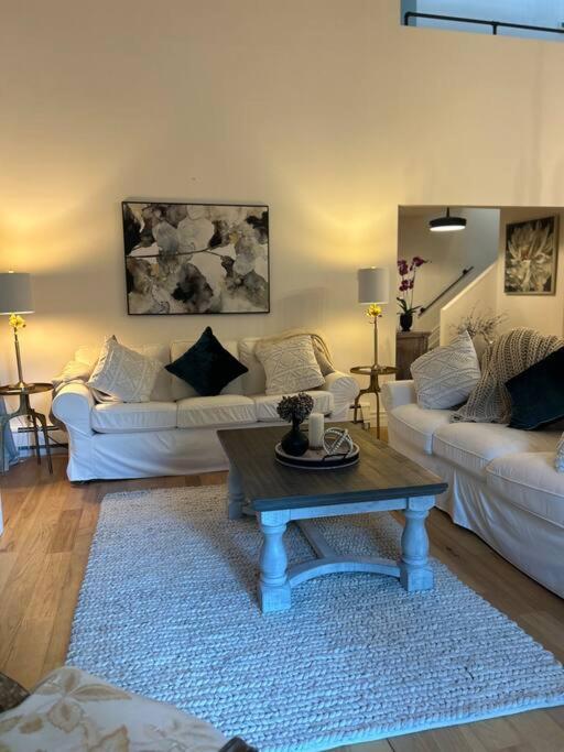 Unwind at Serenity House with 17 foot Spa Pool and Breakfast included