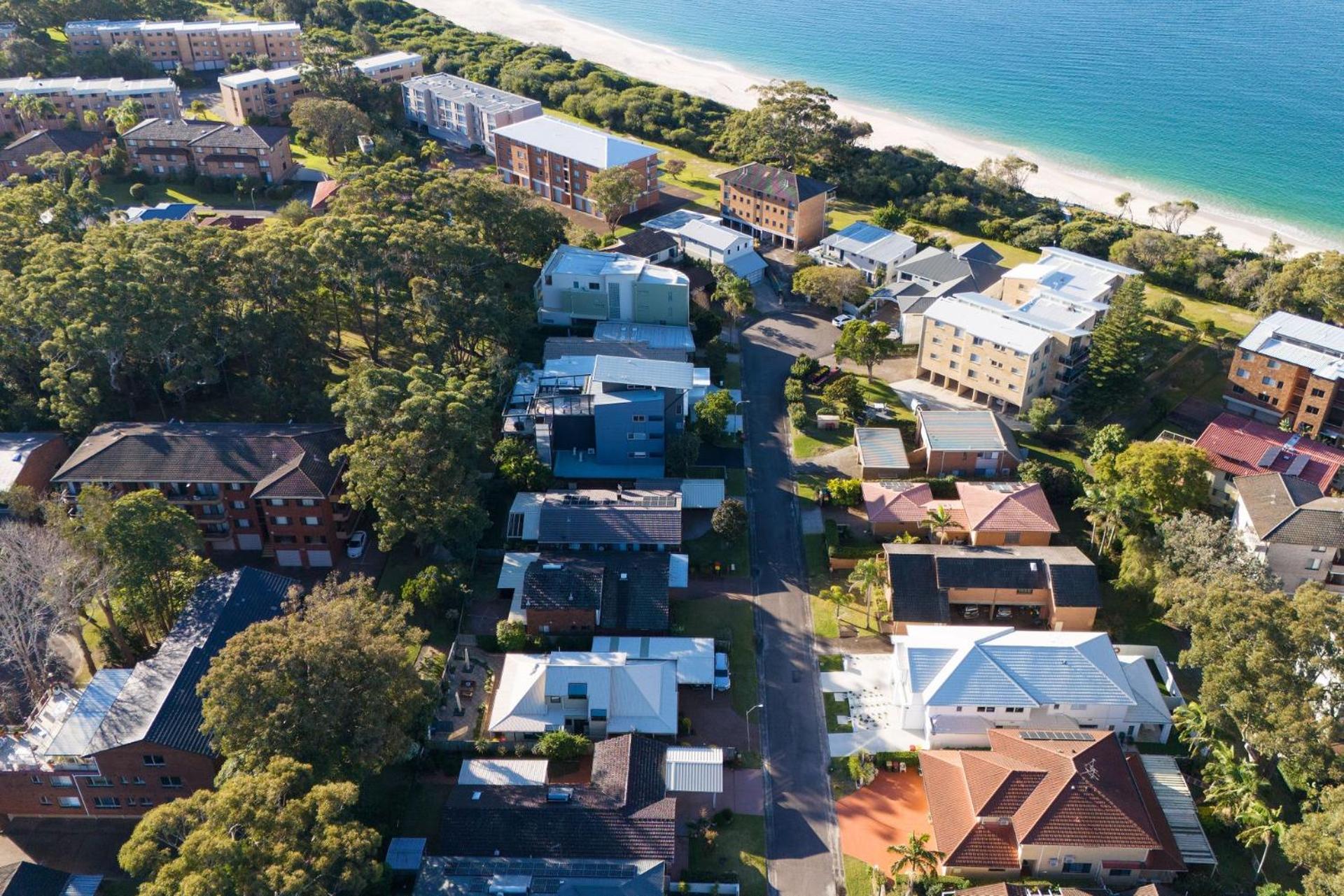 Chapeau Beach House- Walk to the beach