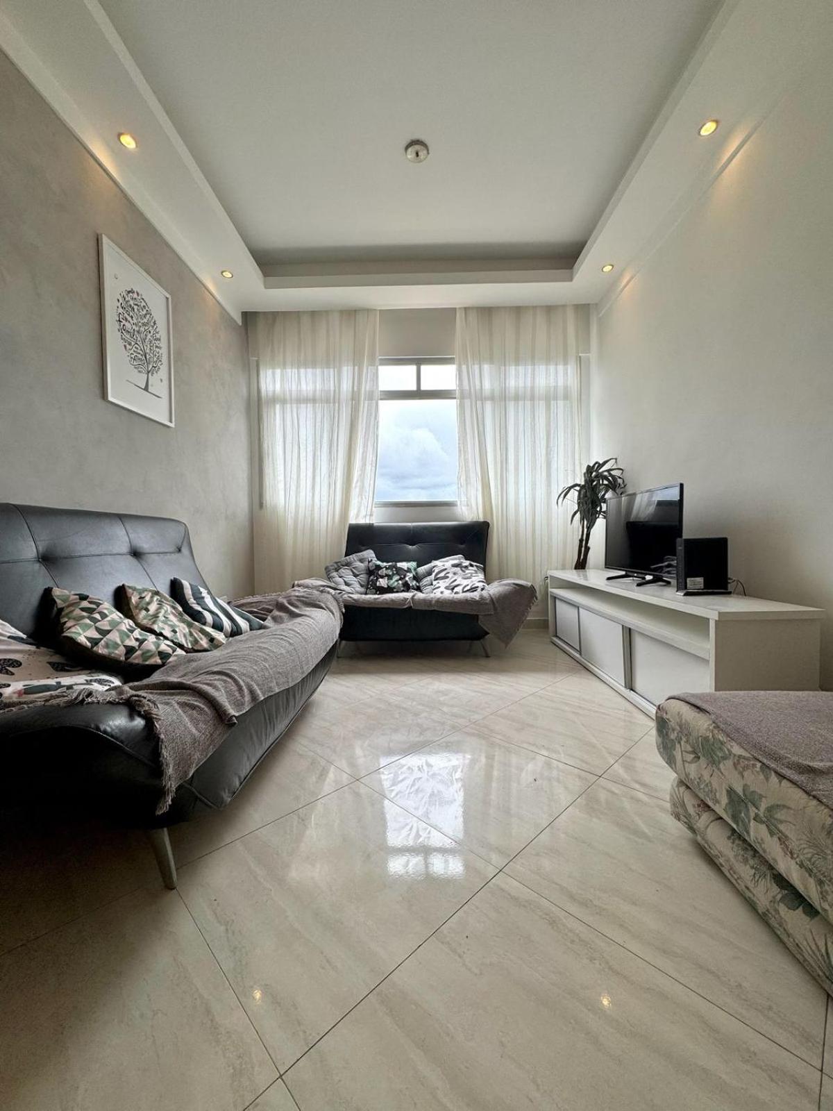 Apartamento no Guarujá Praia da Enseada piscina e lazer