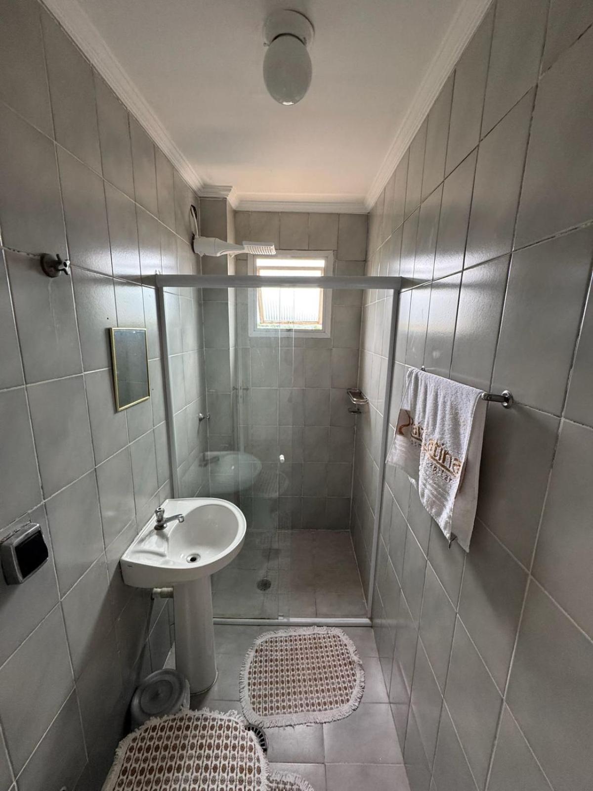 Apartamento no Guarujá Praia da Enseada piscina e lazer
