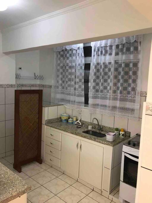 Apartamento no Guarujá Praia da Enseada piscina e lazer