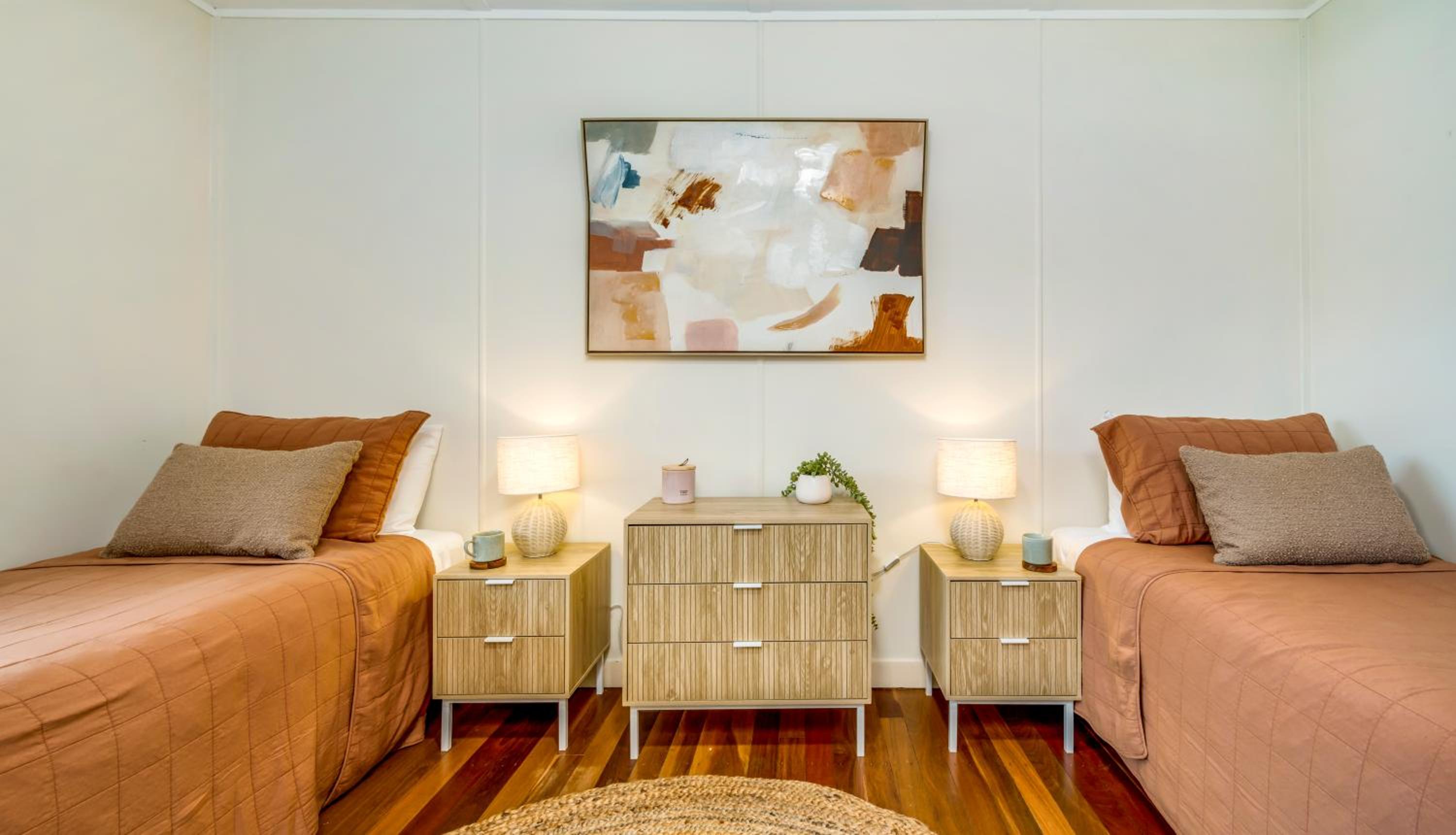 Lorraine's Beach house - 3 mins walk to beach