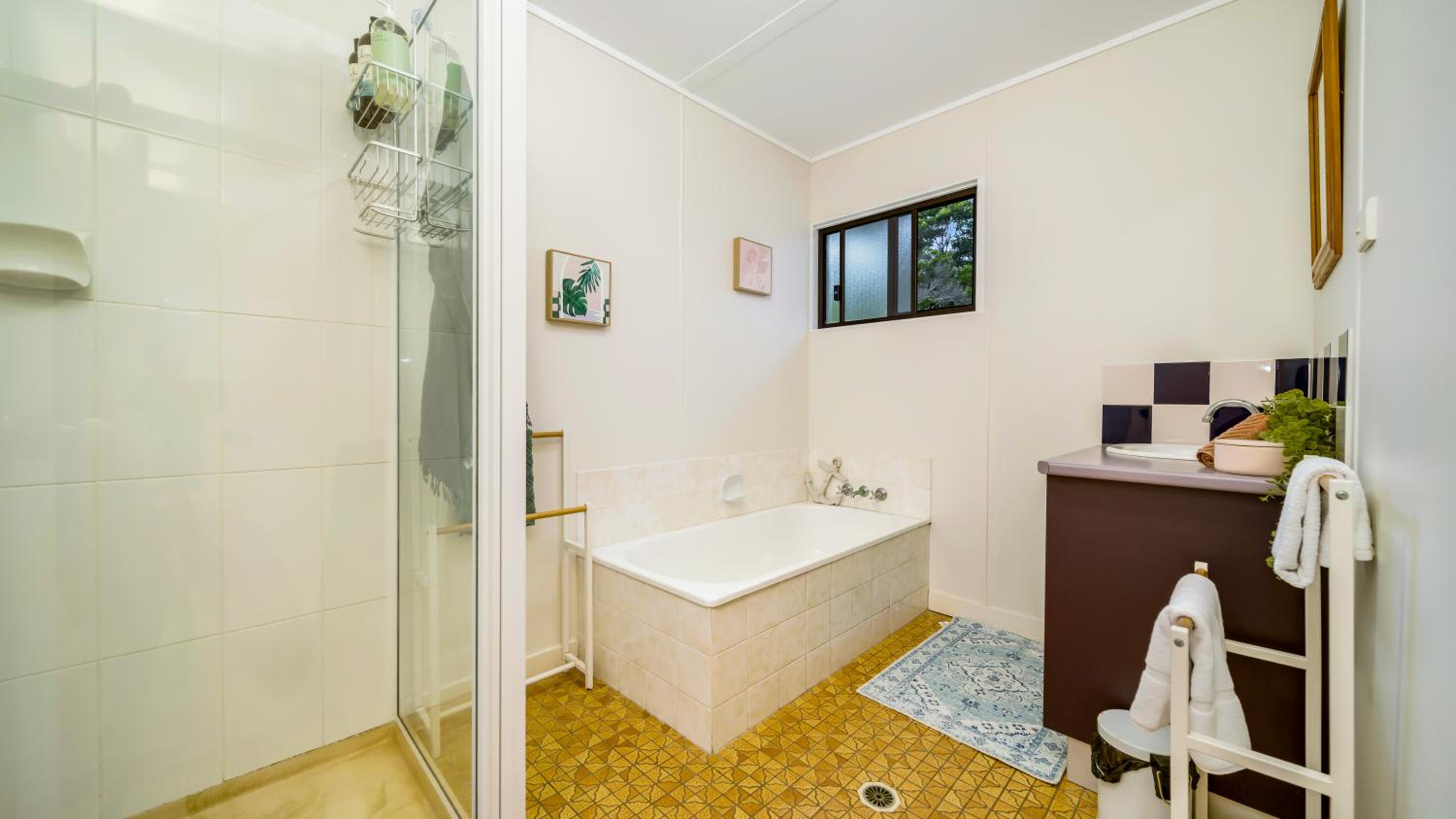 Lorraine's Beach house - 3 mins walk to beach