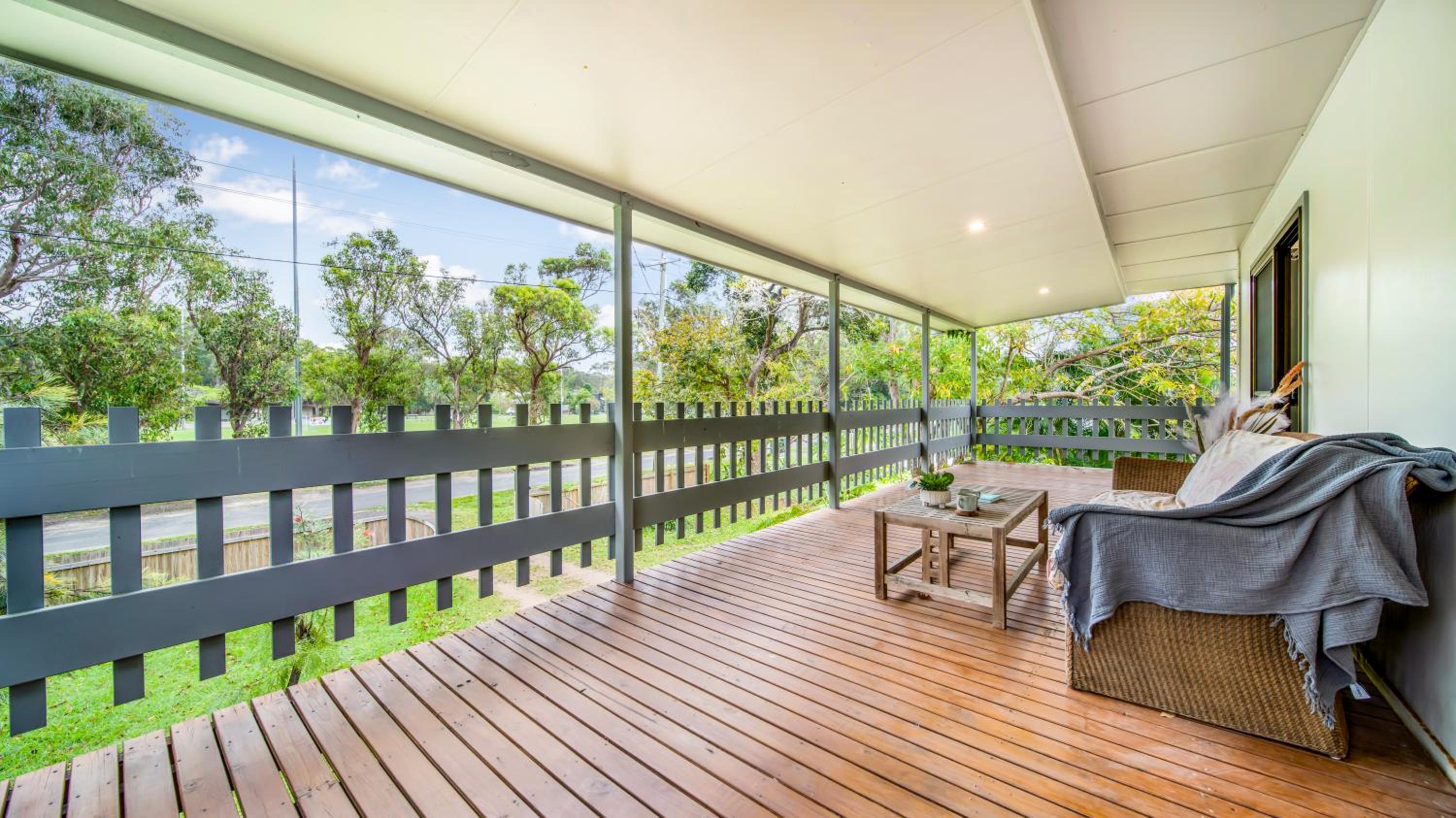 Lorraine's Beach house - 3 mins walk to beach