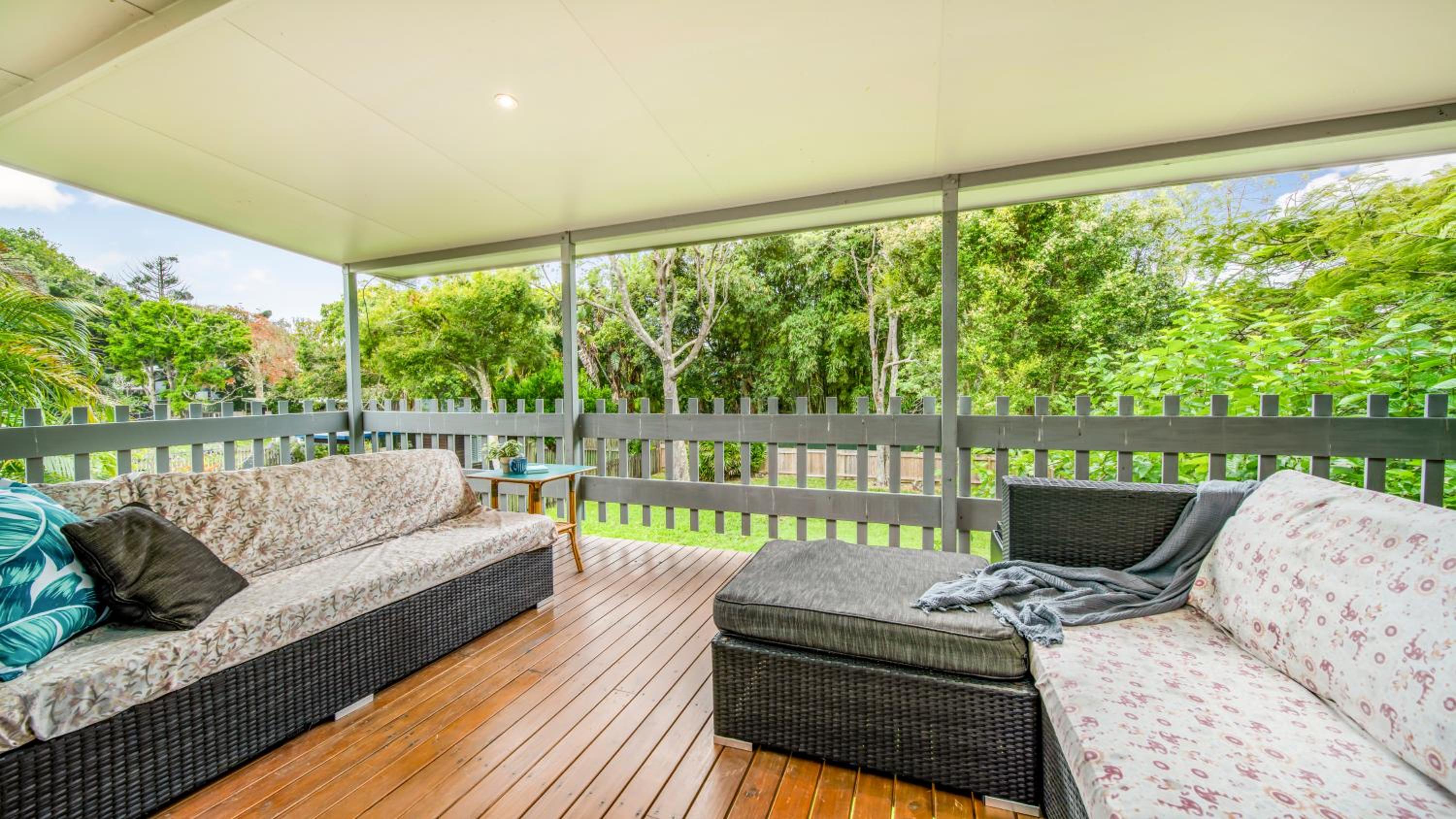 Lorraine's Beach house - 3 mins walk to beach