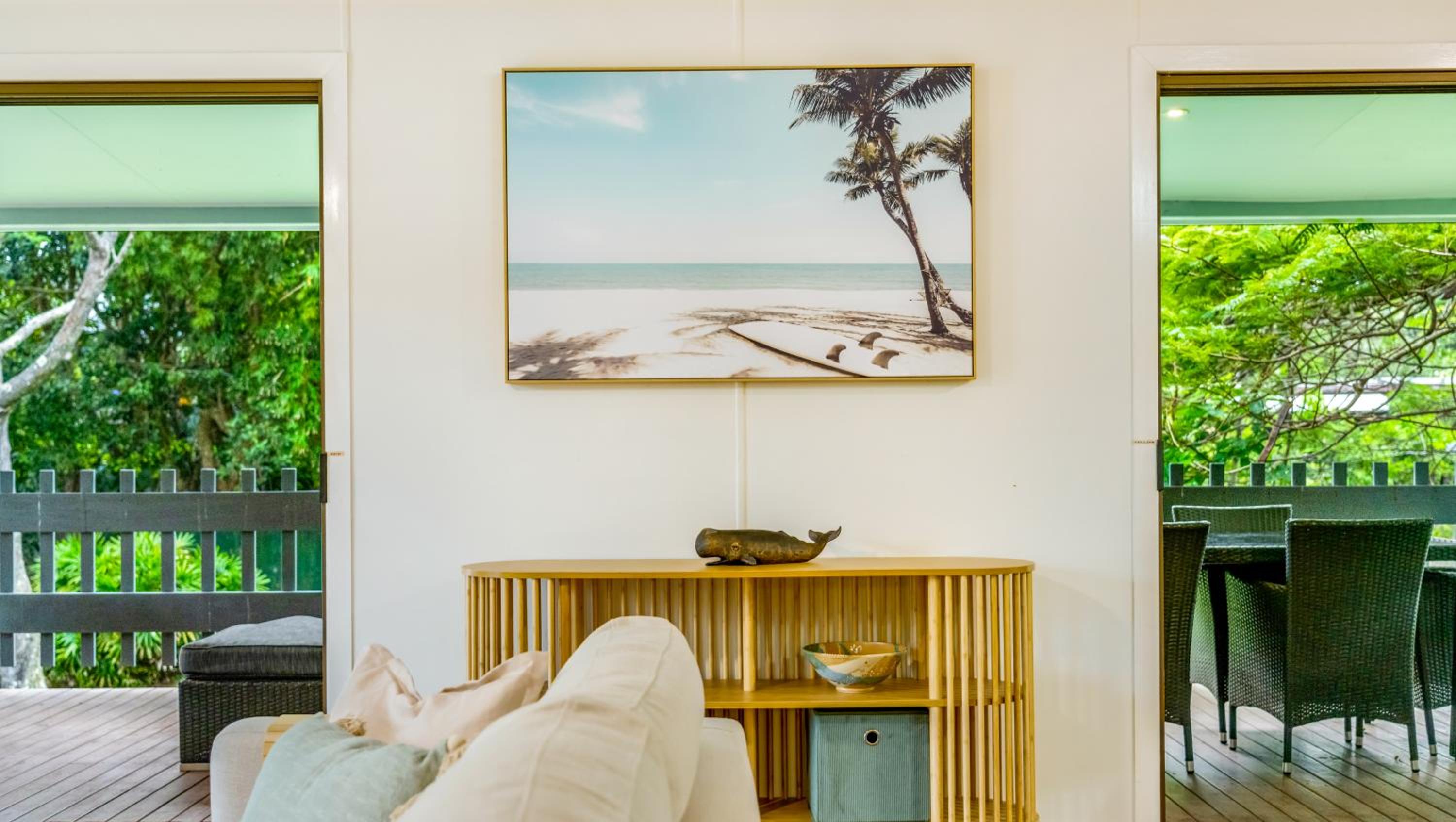 Lorraine's Beach house - 3 mins walk to beach