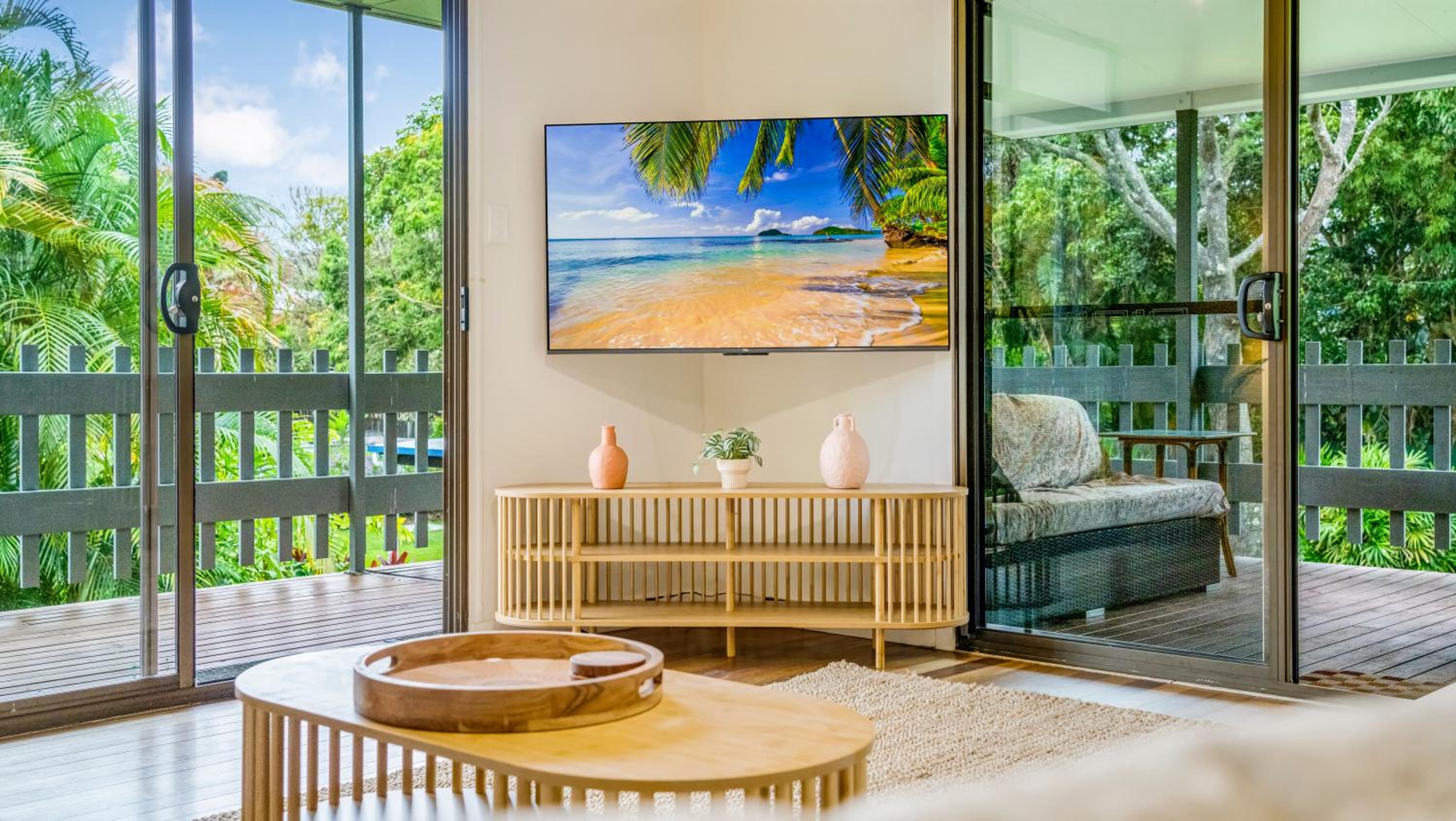 Lorraine's Beach house - 3 mins walk to beach