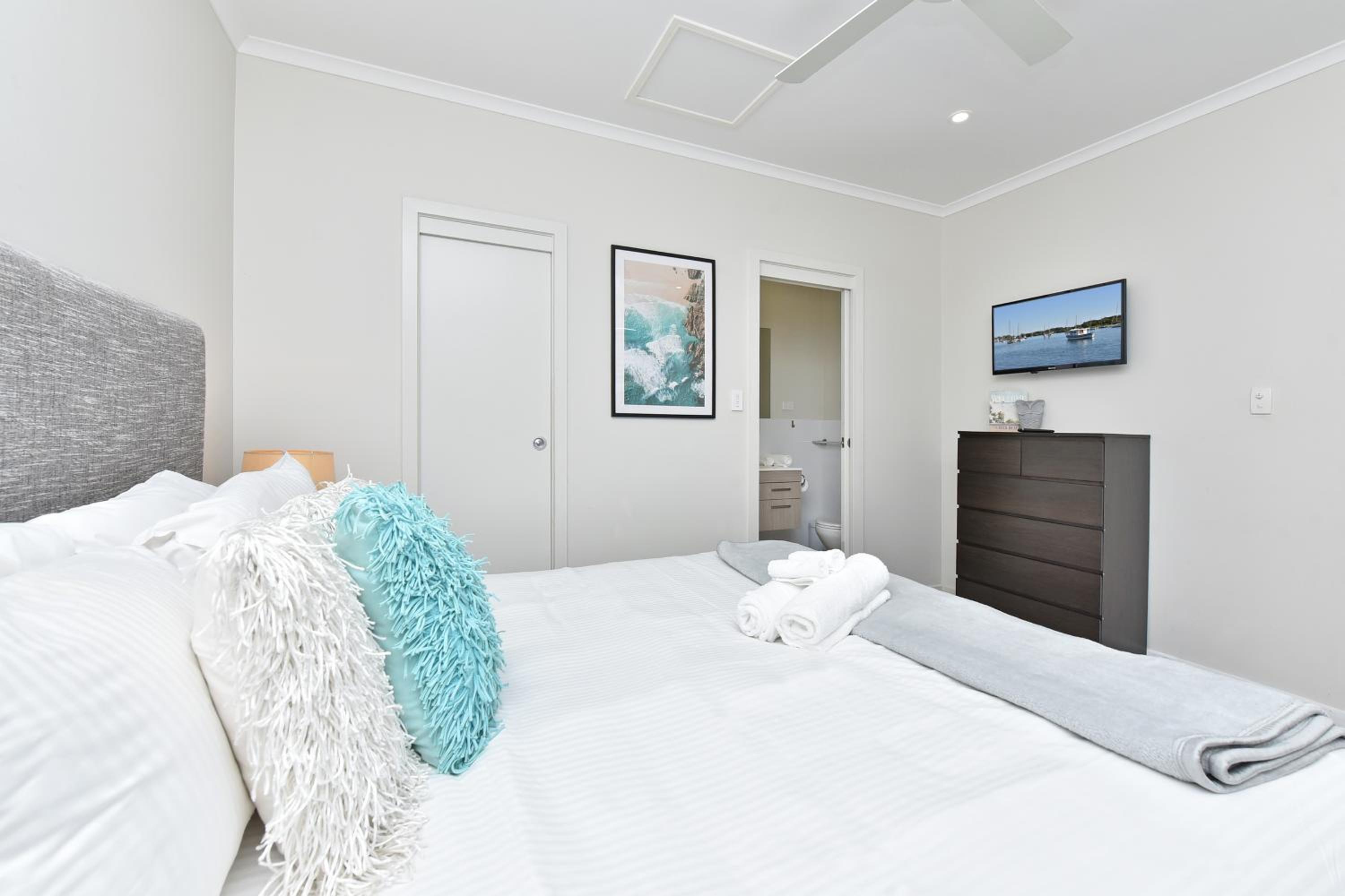 Caves Beach Villa Bombora