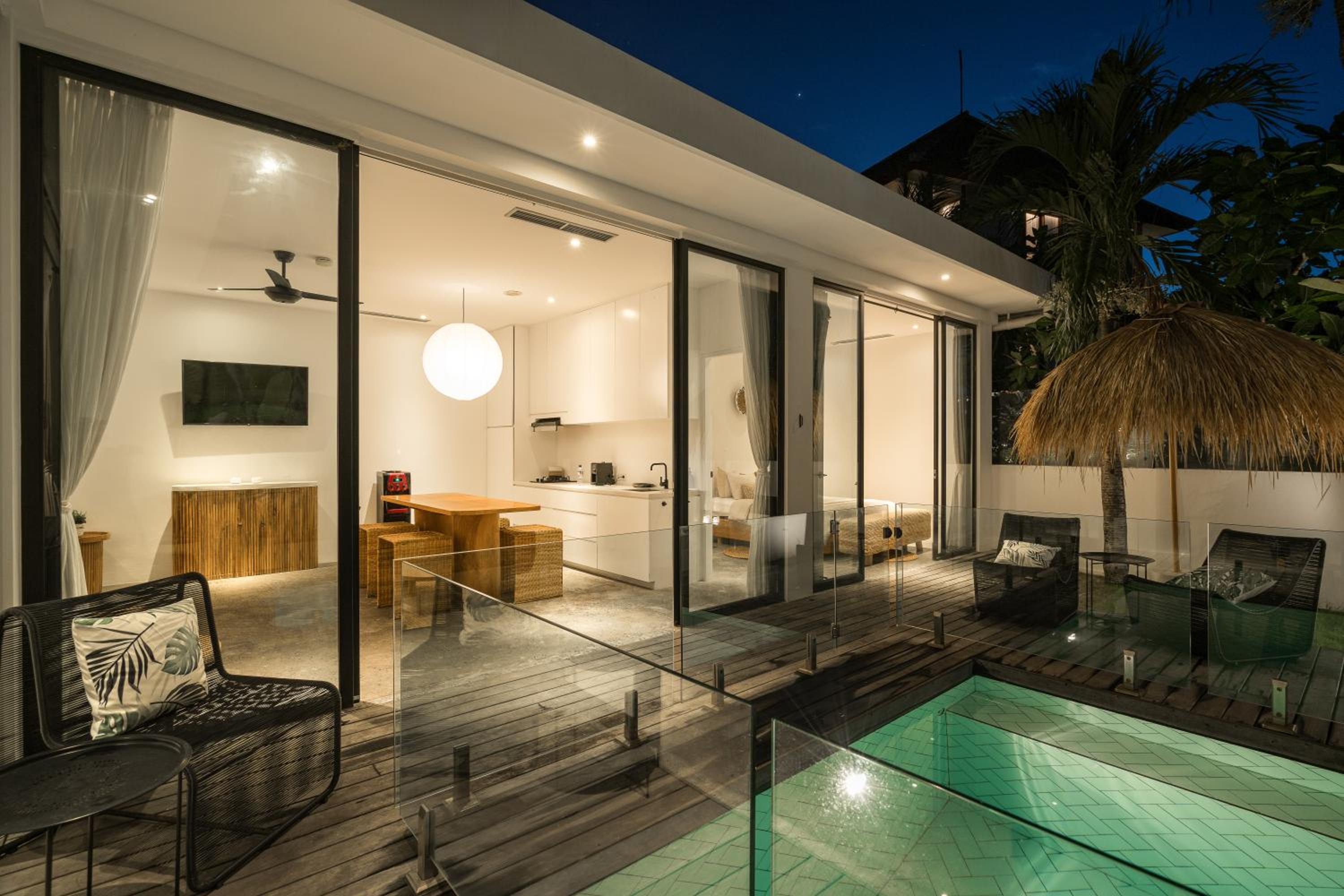 Villa Reif 2 Canggu, Luxury poolvilla, 2 bedrooms, 100m2, near beach, central & quiet location view 5