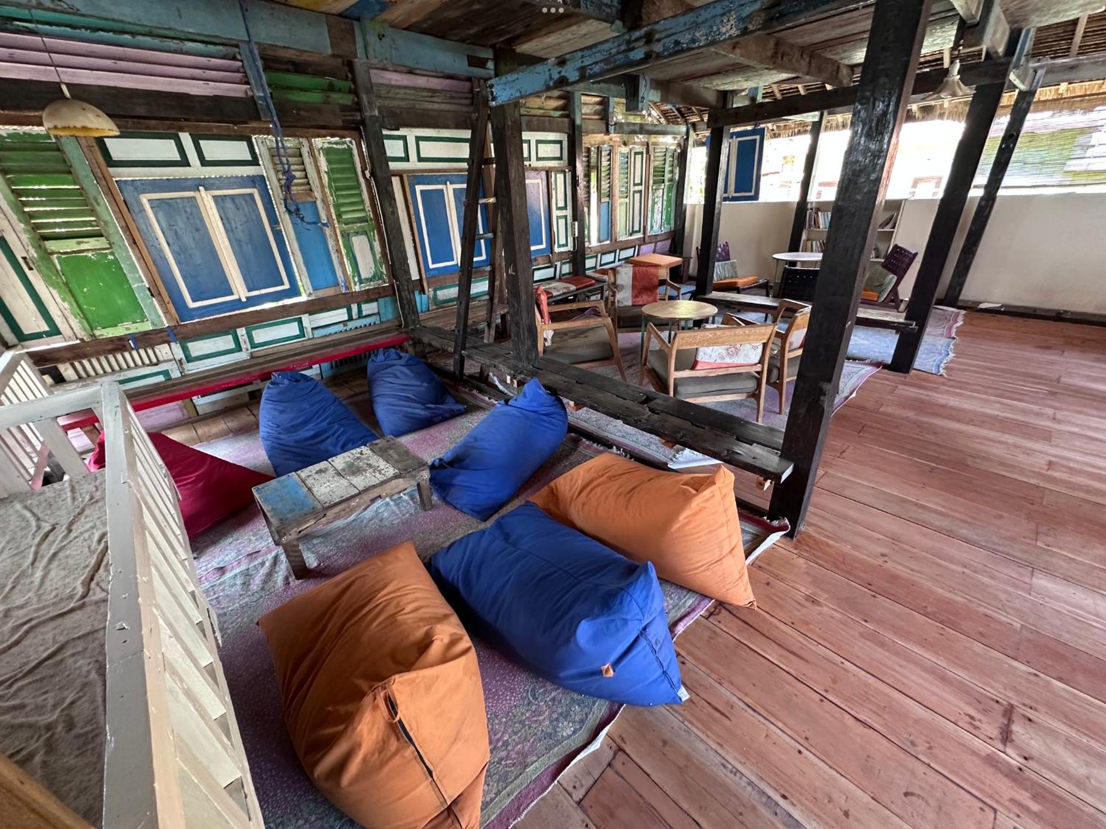 lounge