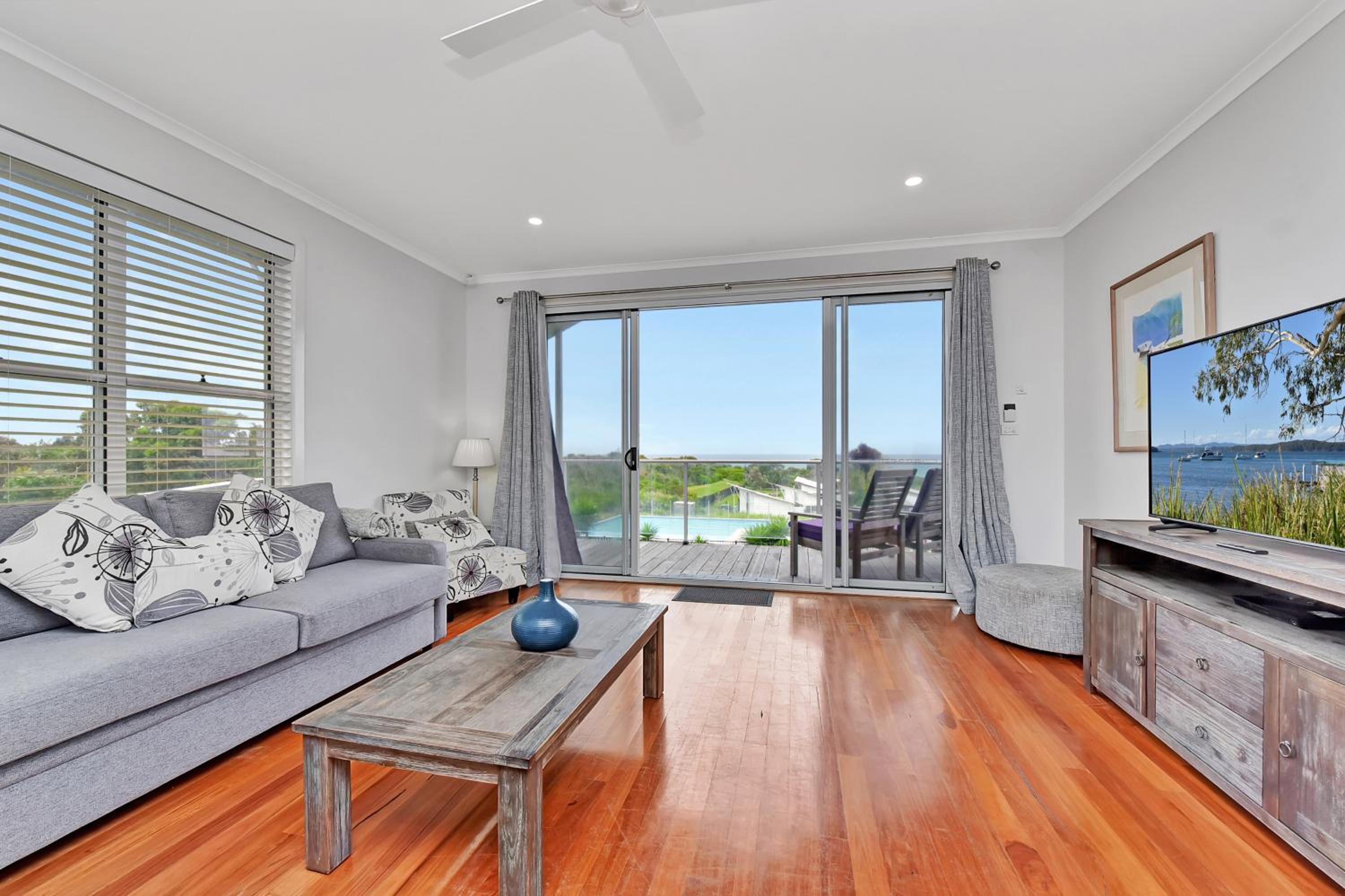 Caves Beach Villa Bombora