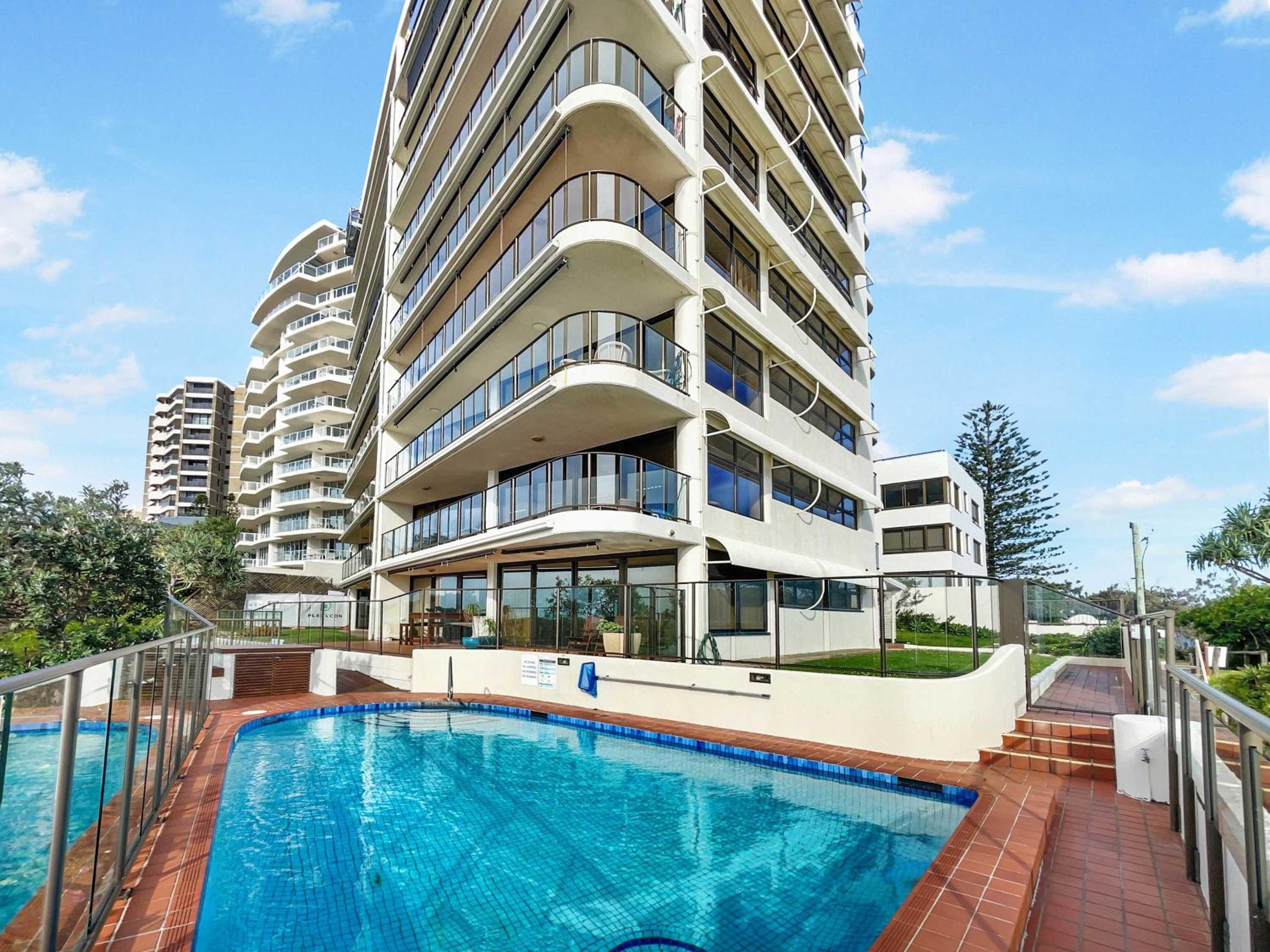 Breathtaking Views - Point Cartwright Apt
