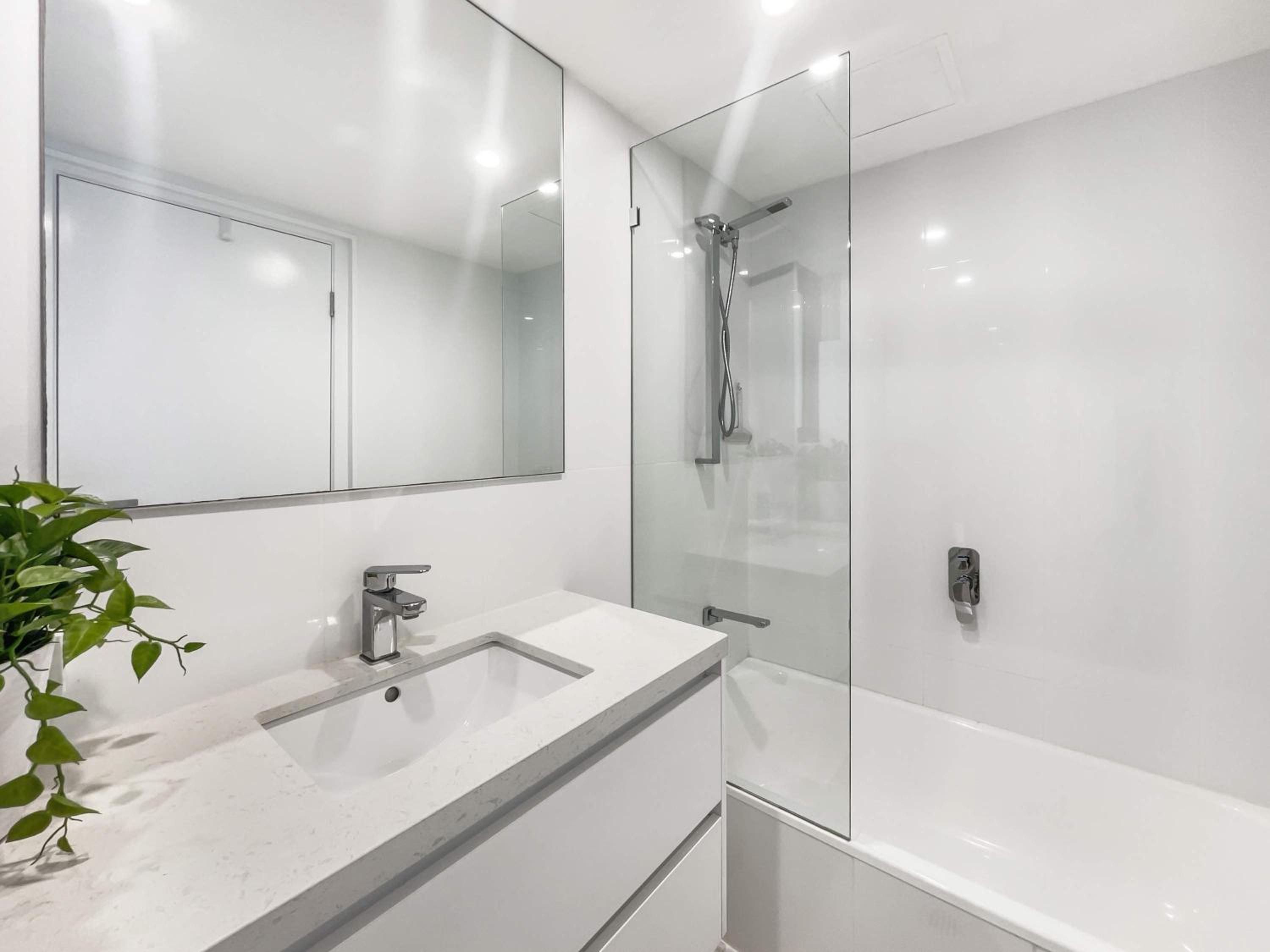 Breathtaking Views - Point Cartwright Apt