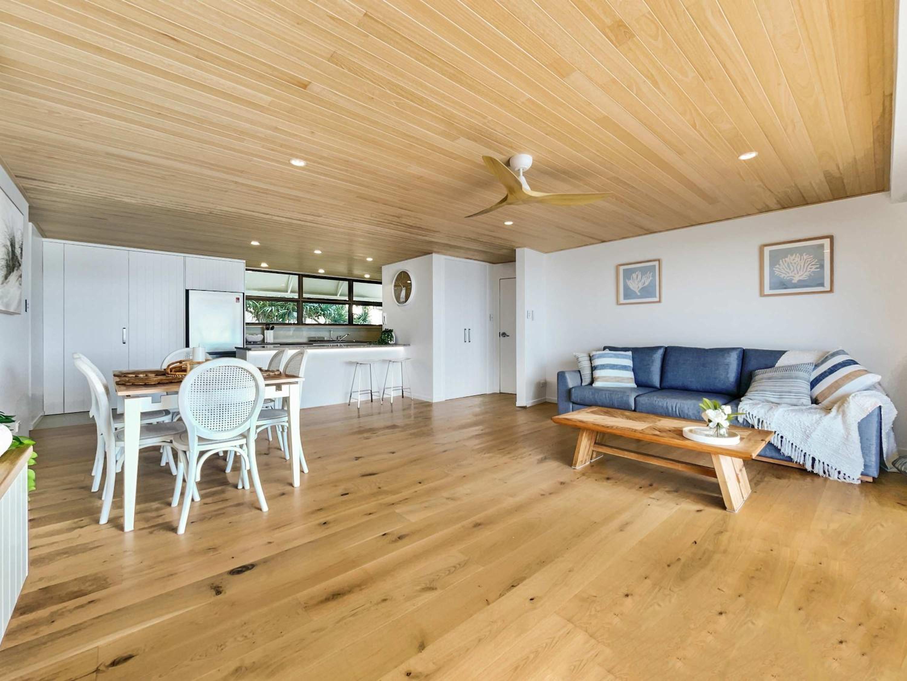 Breathtaking Views - Point Cartwright Apt