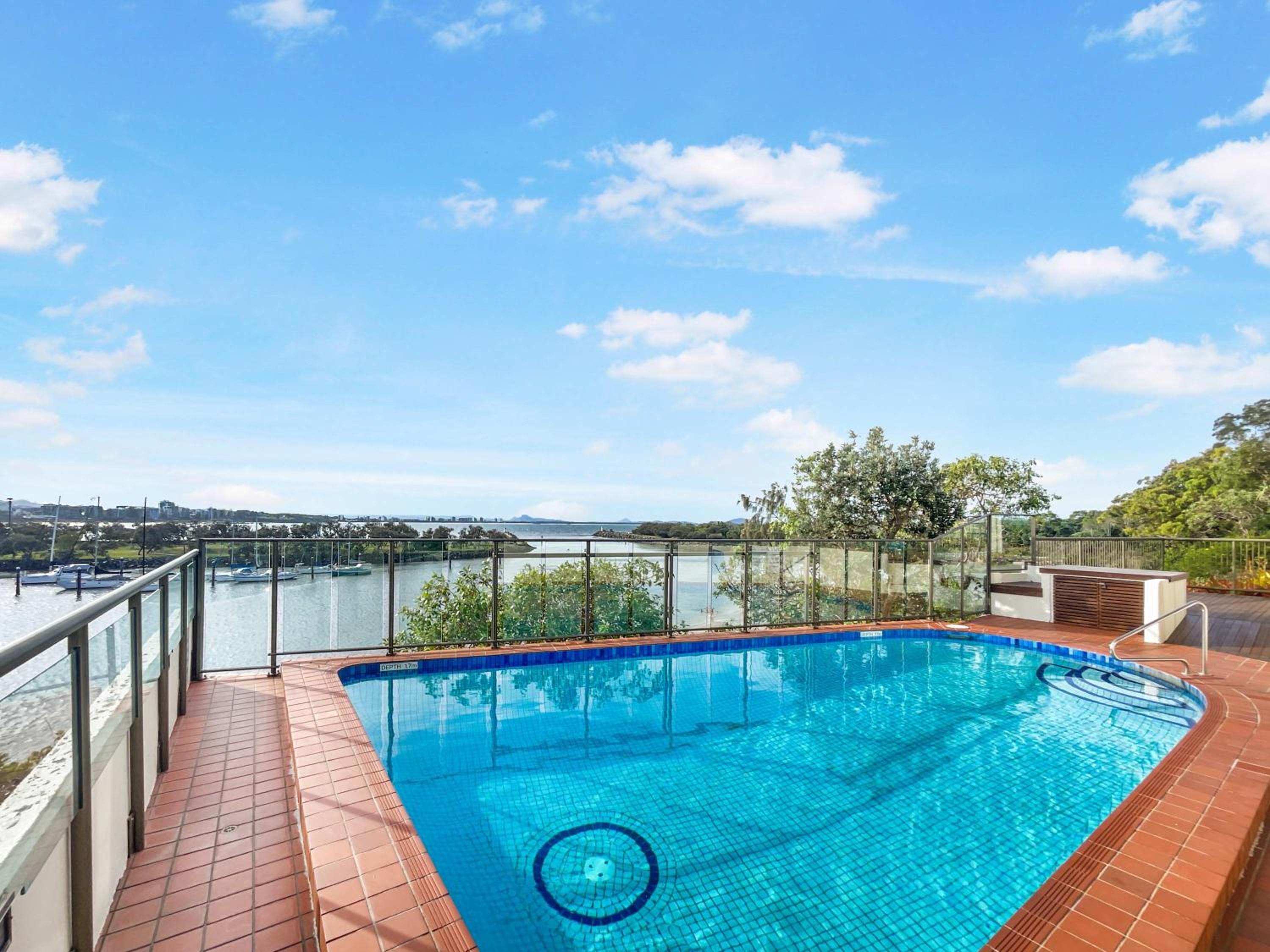 Breathtaking Views - Point Cartwright Apt