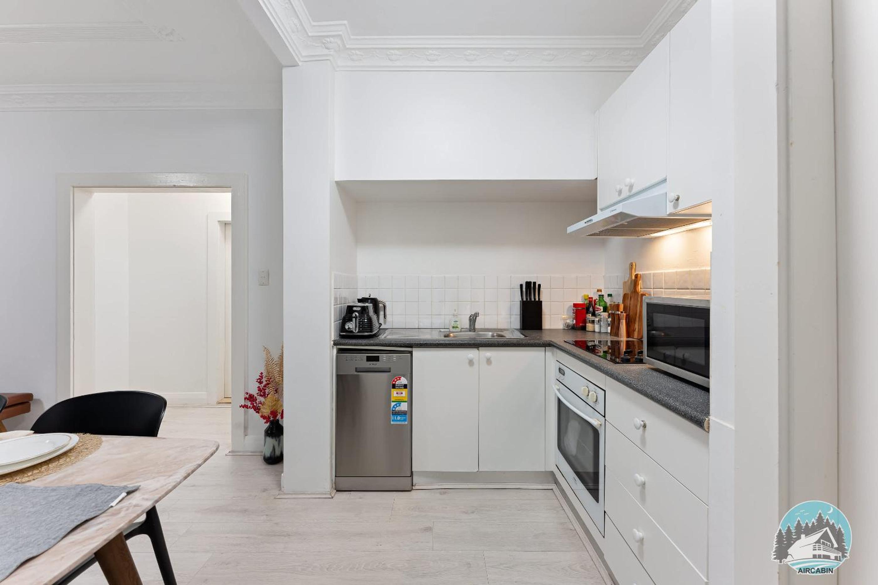 Manly Beachside 2-Bed Apartment in Spacious House