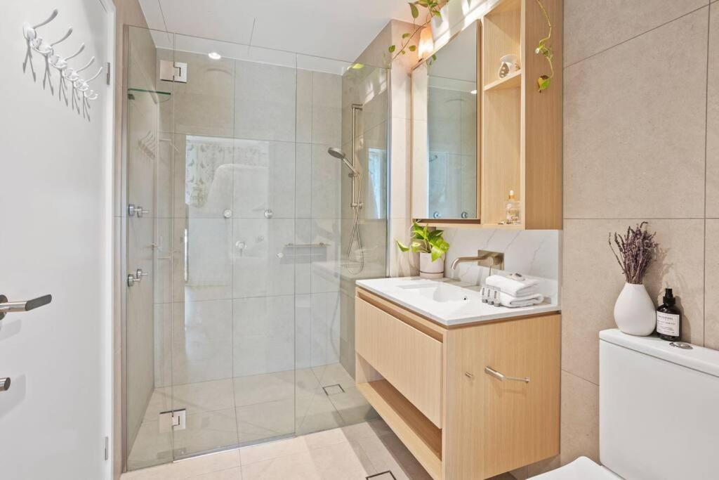 Luxury Hinterland View Apartment on Palm Beach