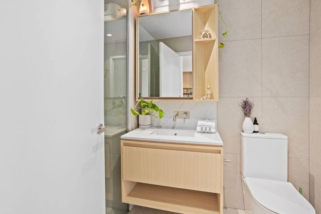 Luxury Hinterland View Apartment on Palm Beach