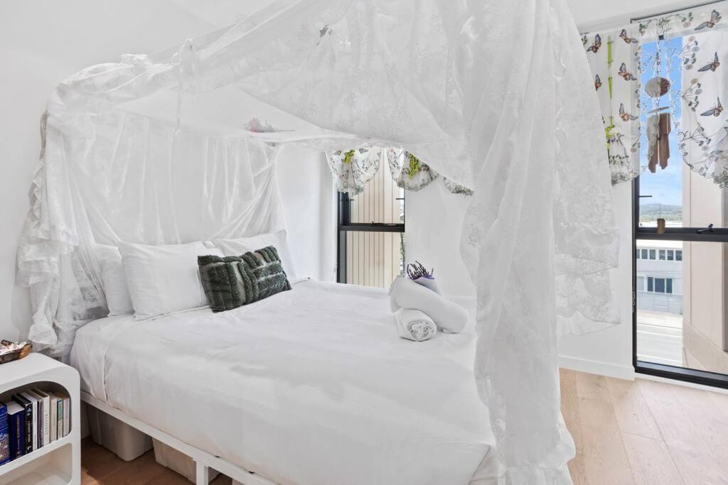 Luxury Hinterland View Apartment on Palm Beach