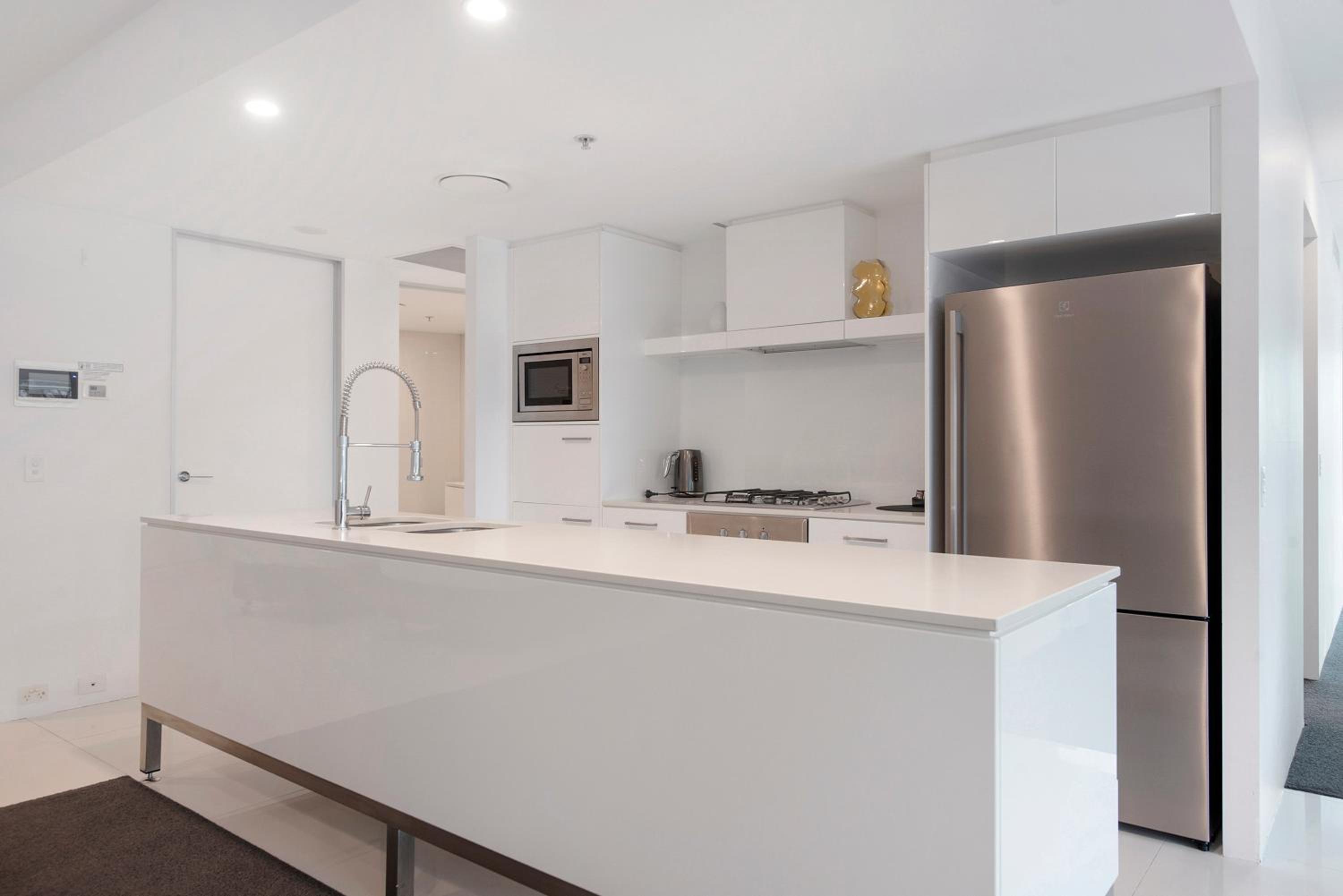 Hinterland Views! - Q Tower Apartments - From Level 3 - Self Contained & Privately Managed - Wow Stay