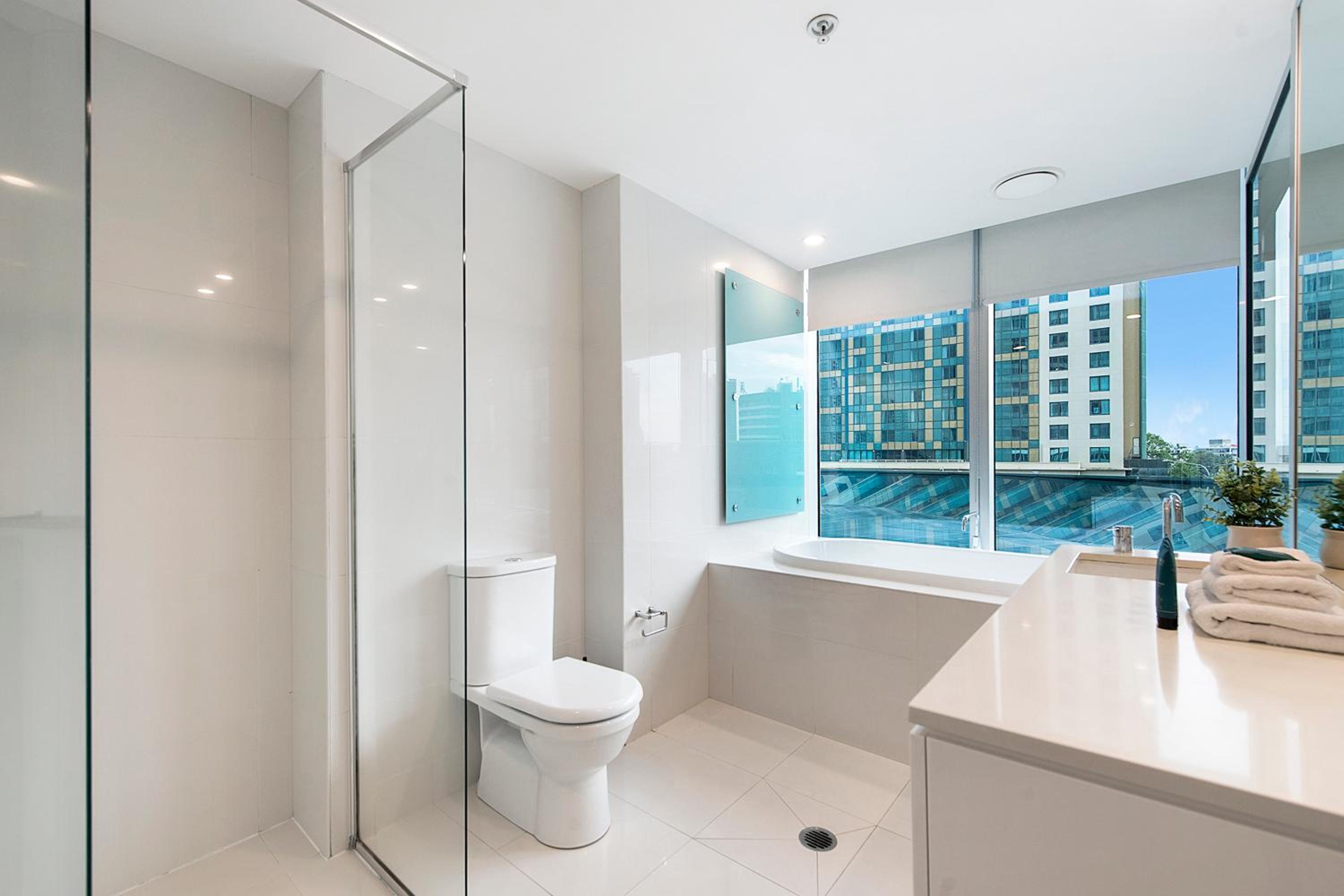Hinterland Views! - Q Tower Apartments - From Level 3 - Self Contained & Privately Managed - Wow Stay