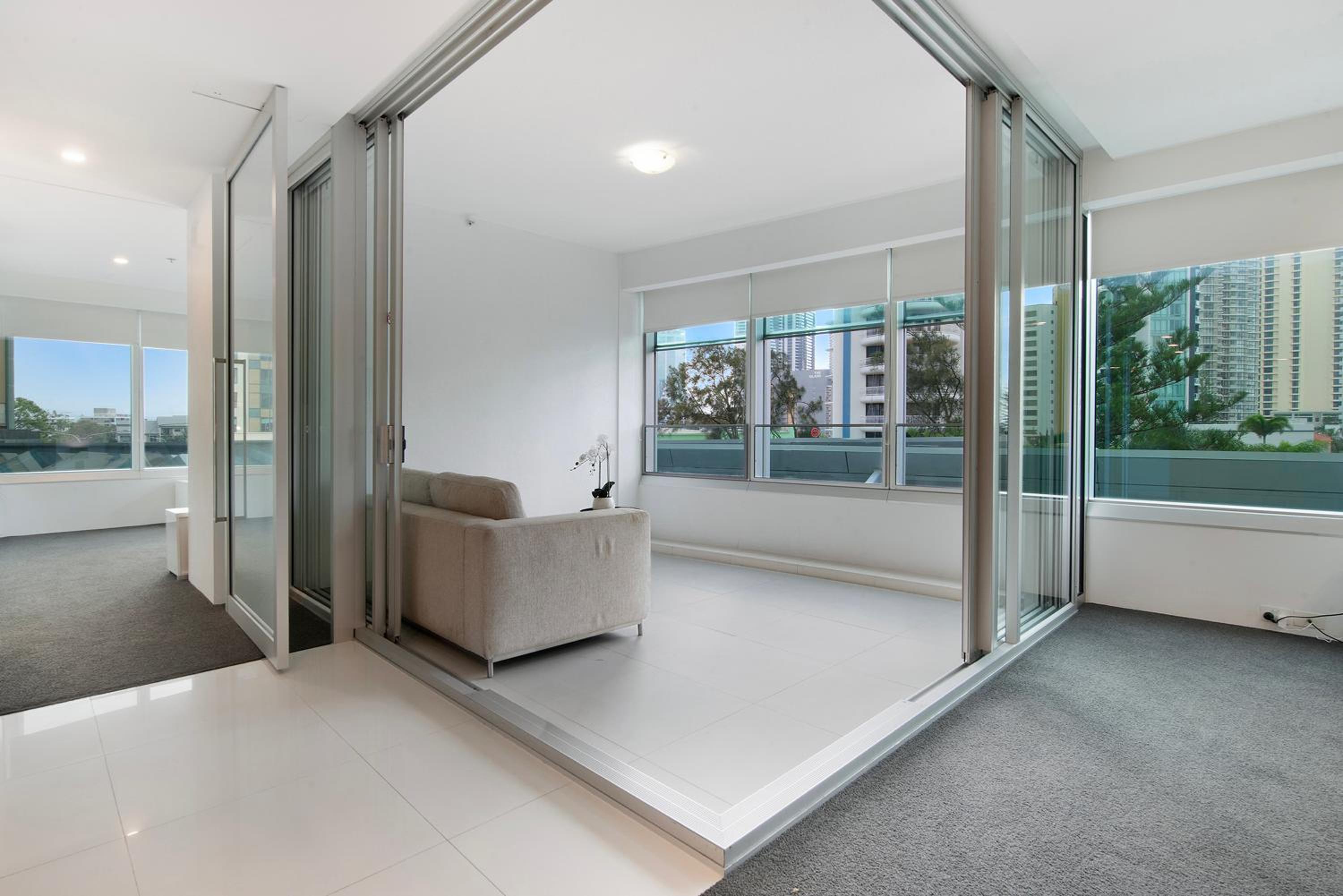 Hinterland Views! - Q Tower Apartments - From Level 3 - Self Contained & Privately Managed - Wow Stay