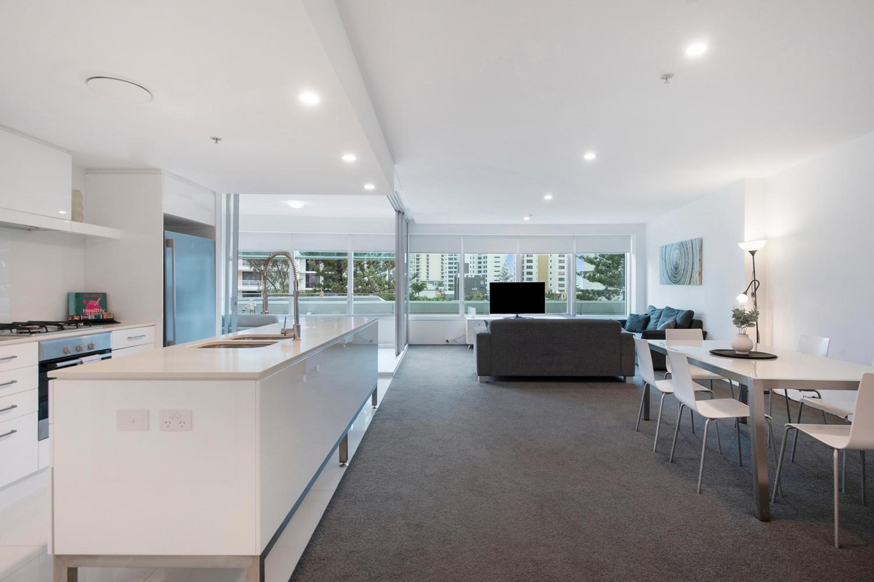Hinterland Views! - Q Tower Apartments - From Level 3 - Self Contained & Privately Managed - Wow Stay