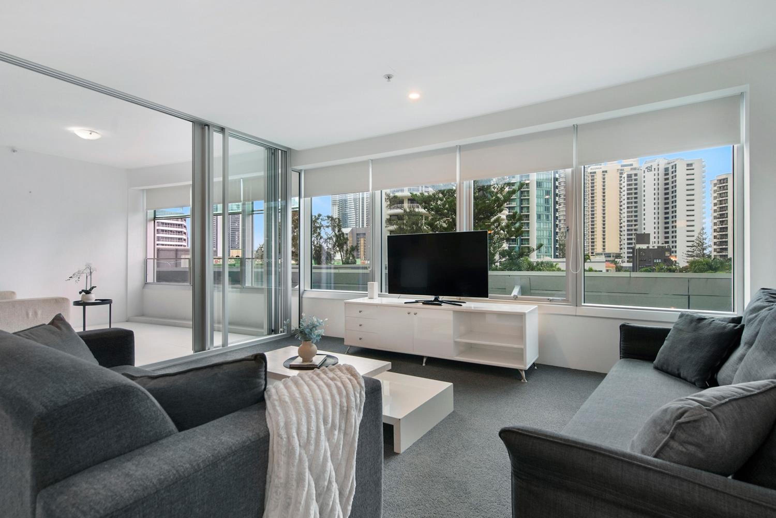 Hinterland Views! - Q Tower Apartments - From Level 3 - Self Contained & Privately Managed - Wow Stay