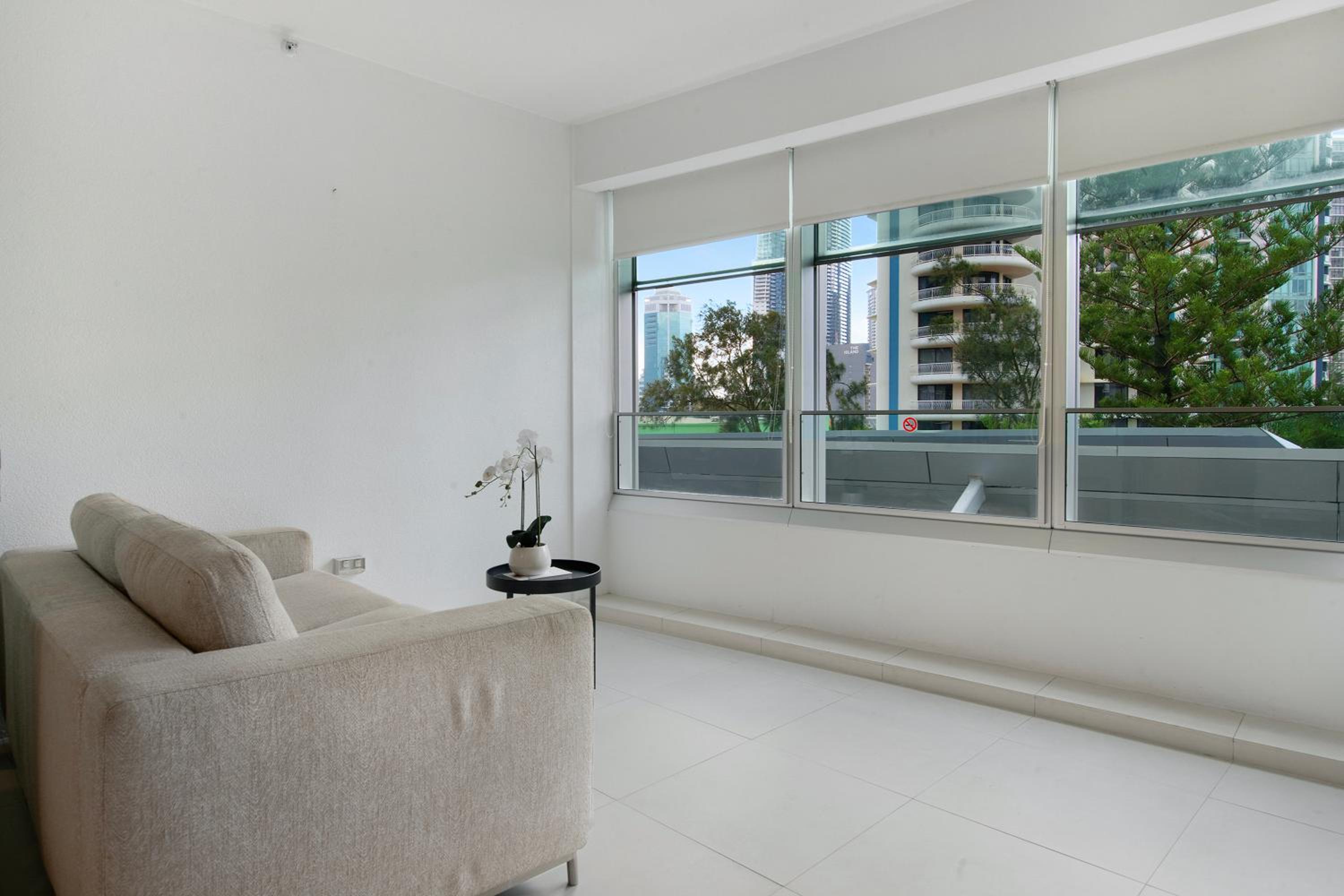 Hinterland Views! - Q Tower Apartments - From Level 3 - Self Contained & Privately Managed - Wow Stay