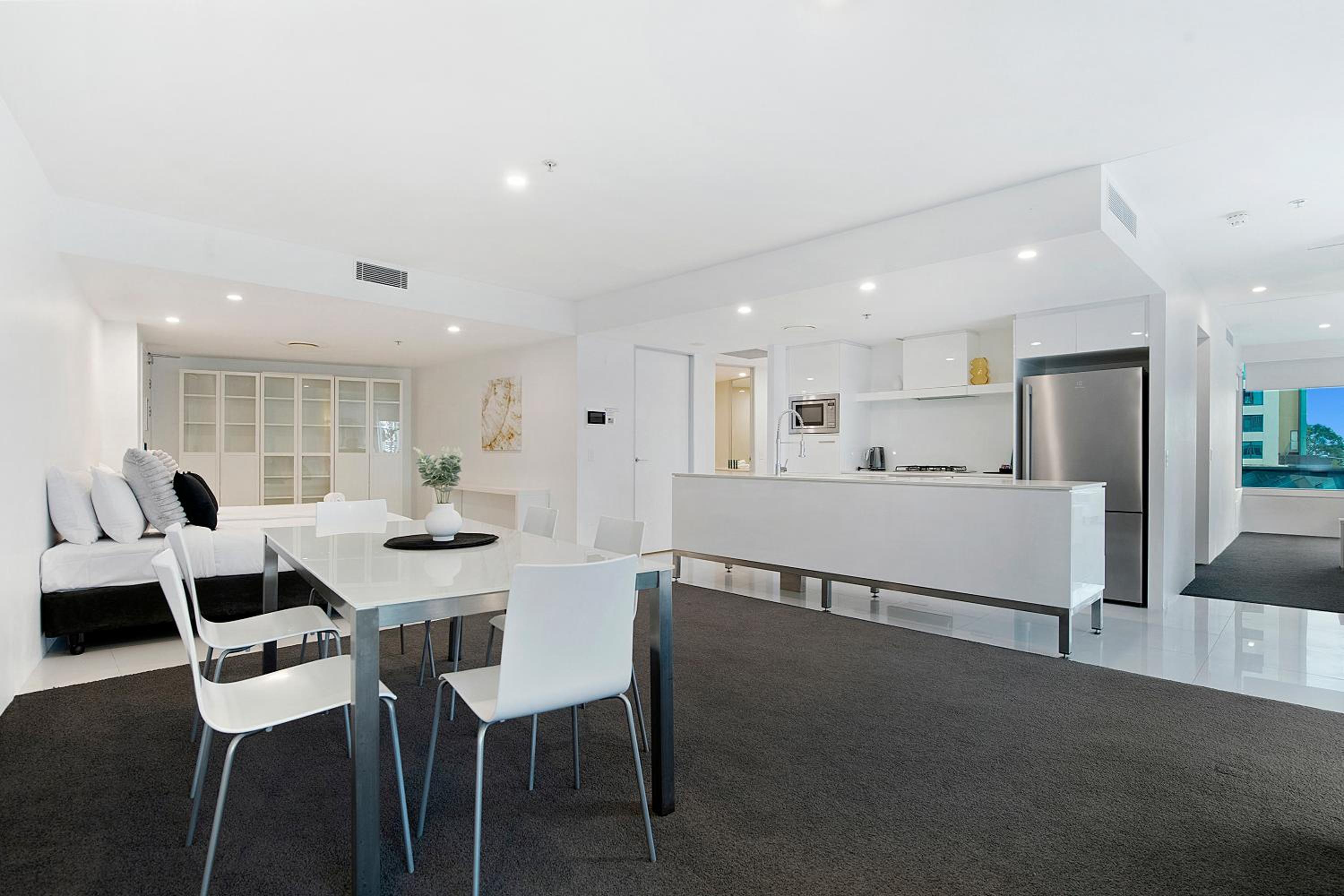 Hinterland Views! - Q Tower Apartments - From Level 3 - Self Contained & Privately Managed - Wow Stay