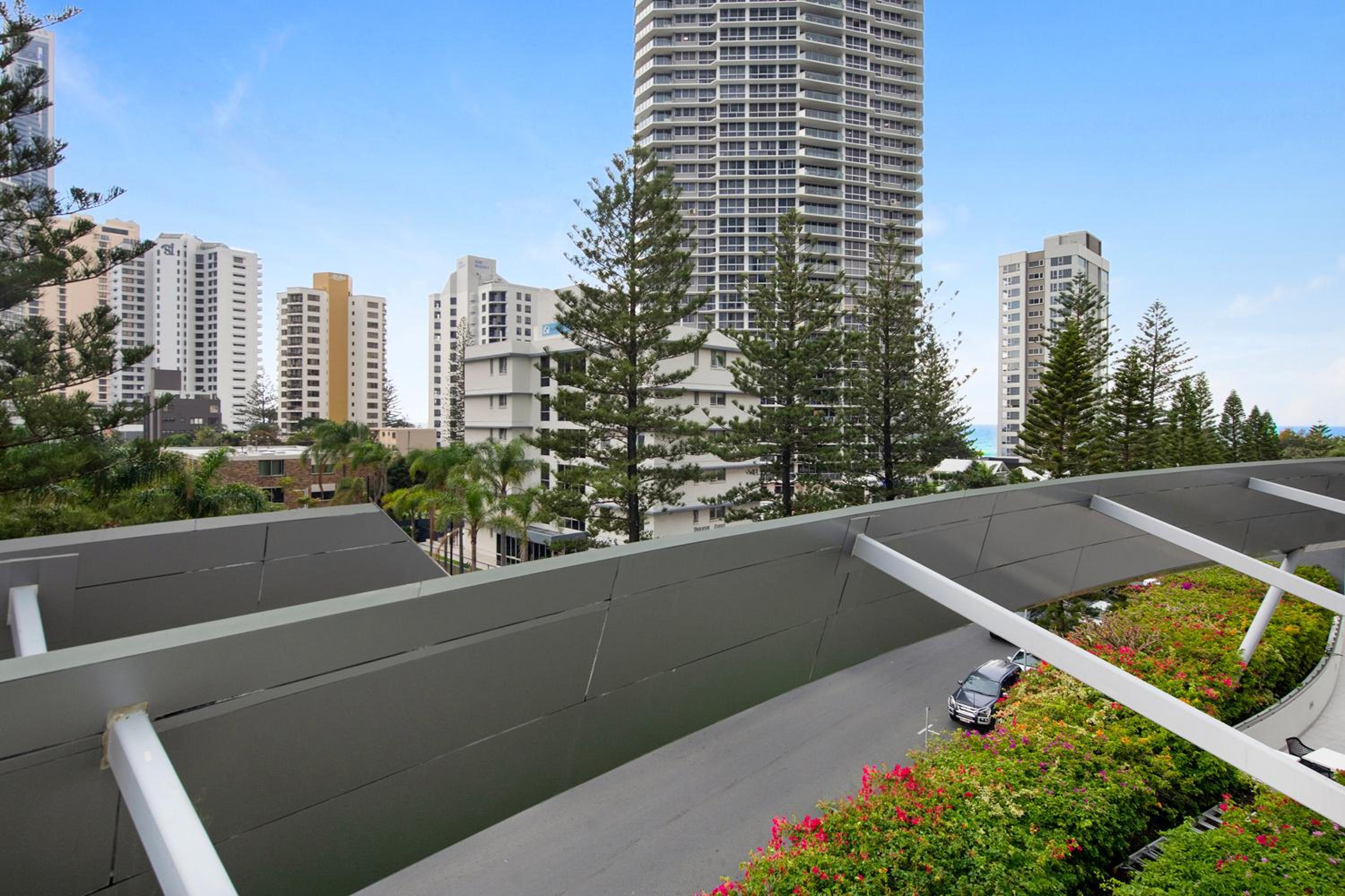 Hinterland Views! - Q Tower Apartments - From Level 3 - Self Contained & Privately Managed - Wow Stay