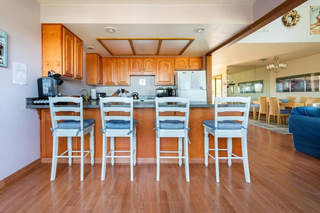 Cannon Beach Condo Ocean Views ! Close to Beach! view 5