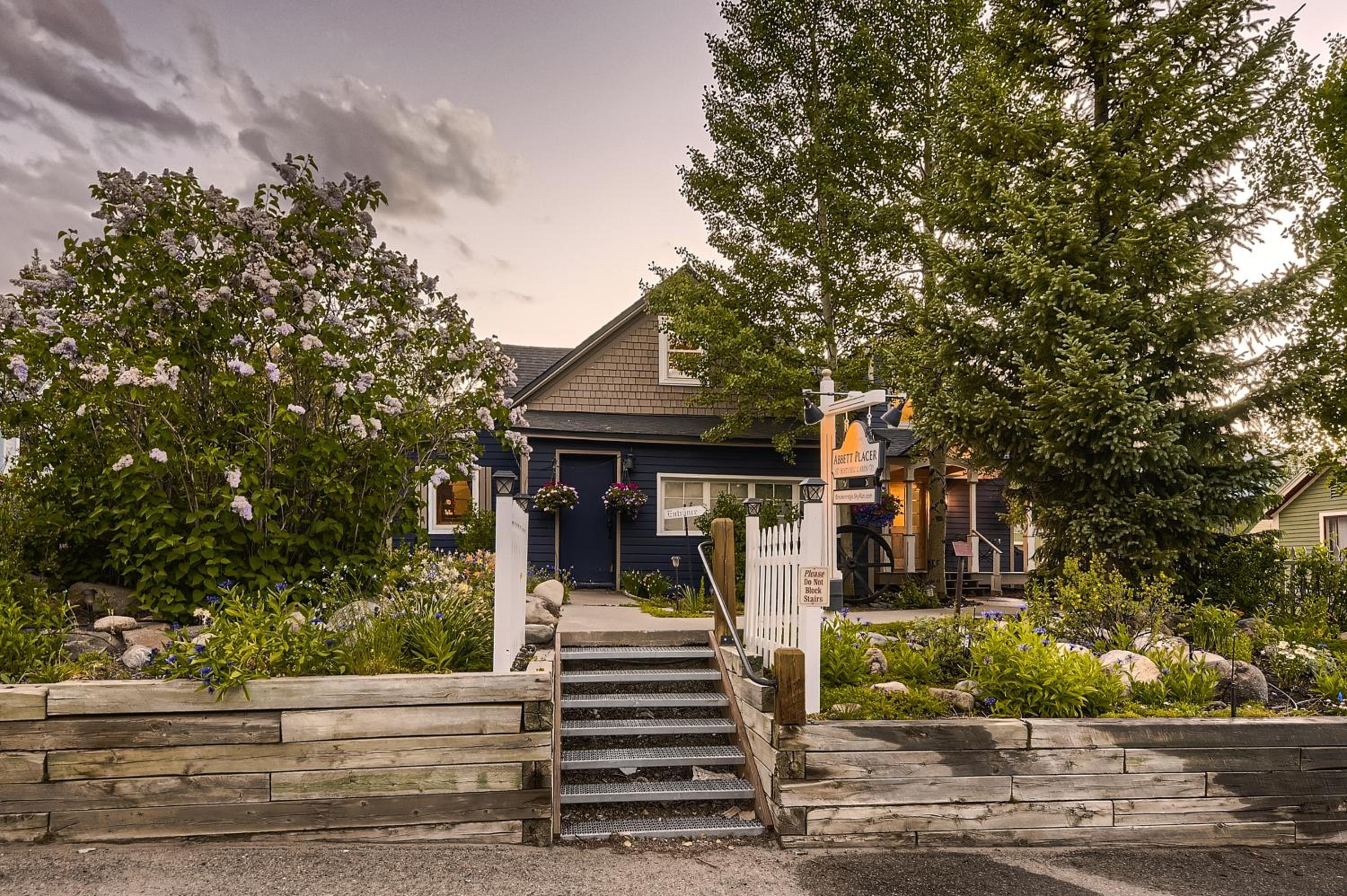 Abbett Placer Historic Cabin home view 5