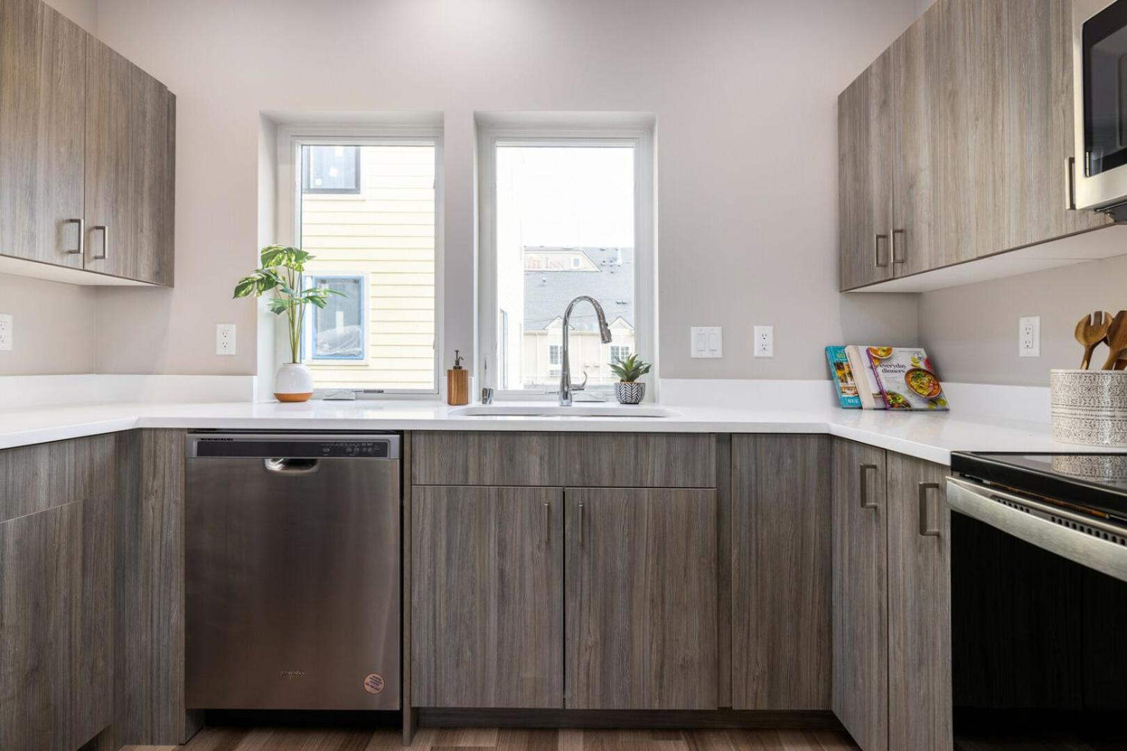 New Fully Updated Condo 914 in Anacortes view 3