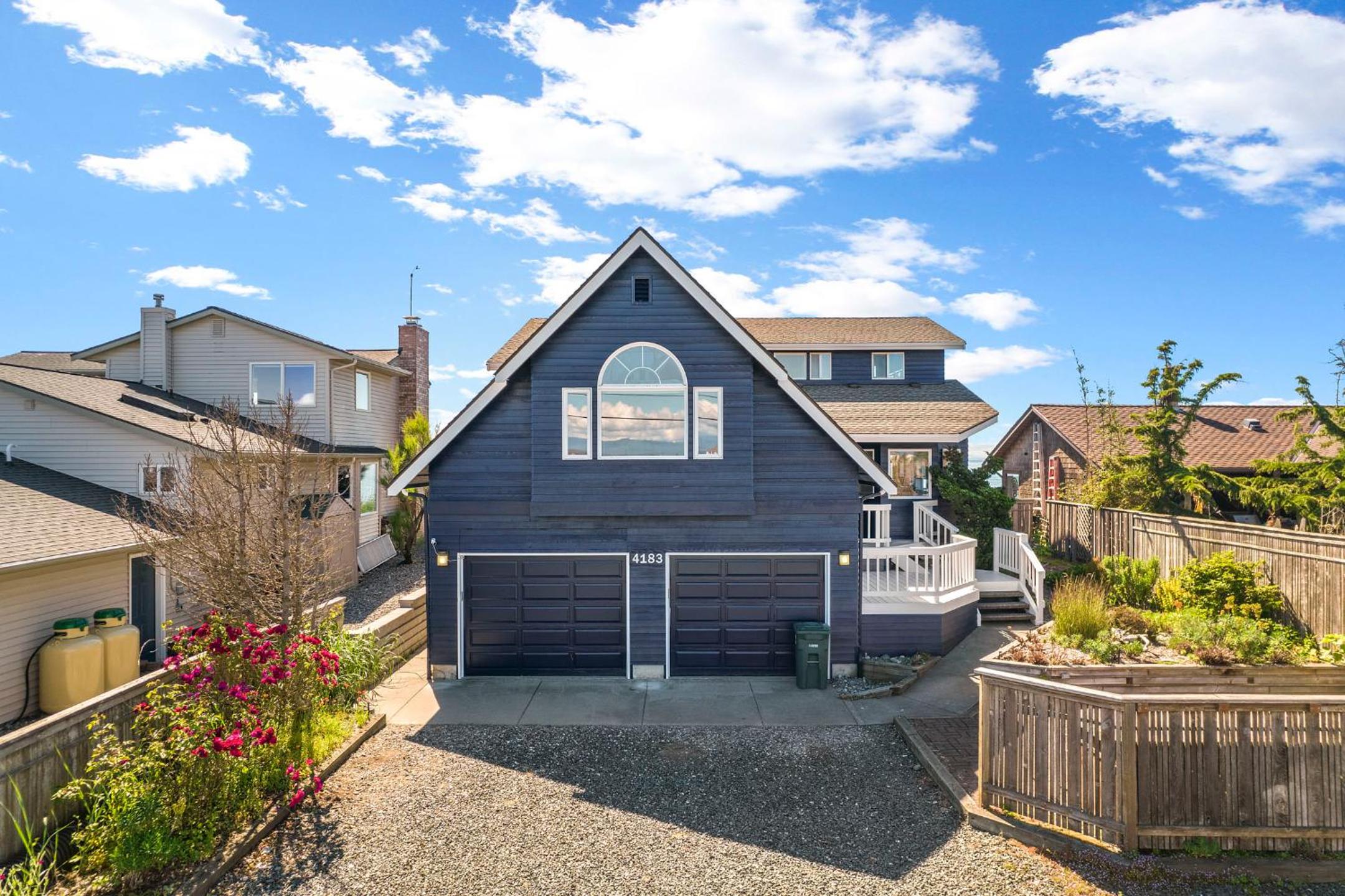 SANDY POINT 6 BEDS 3 BATHS BEACH HOUSE WITH AMAZING VIEWS view 2