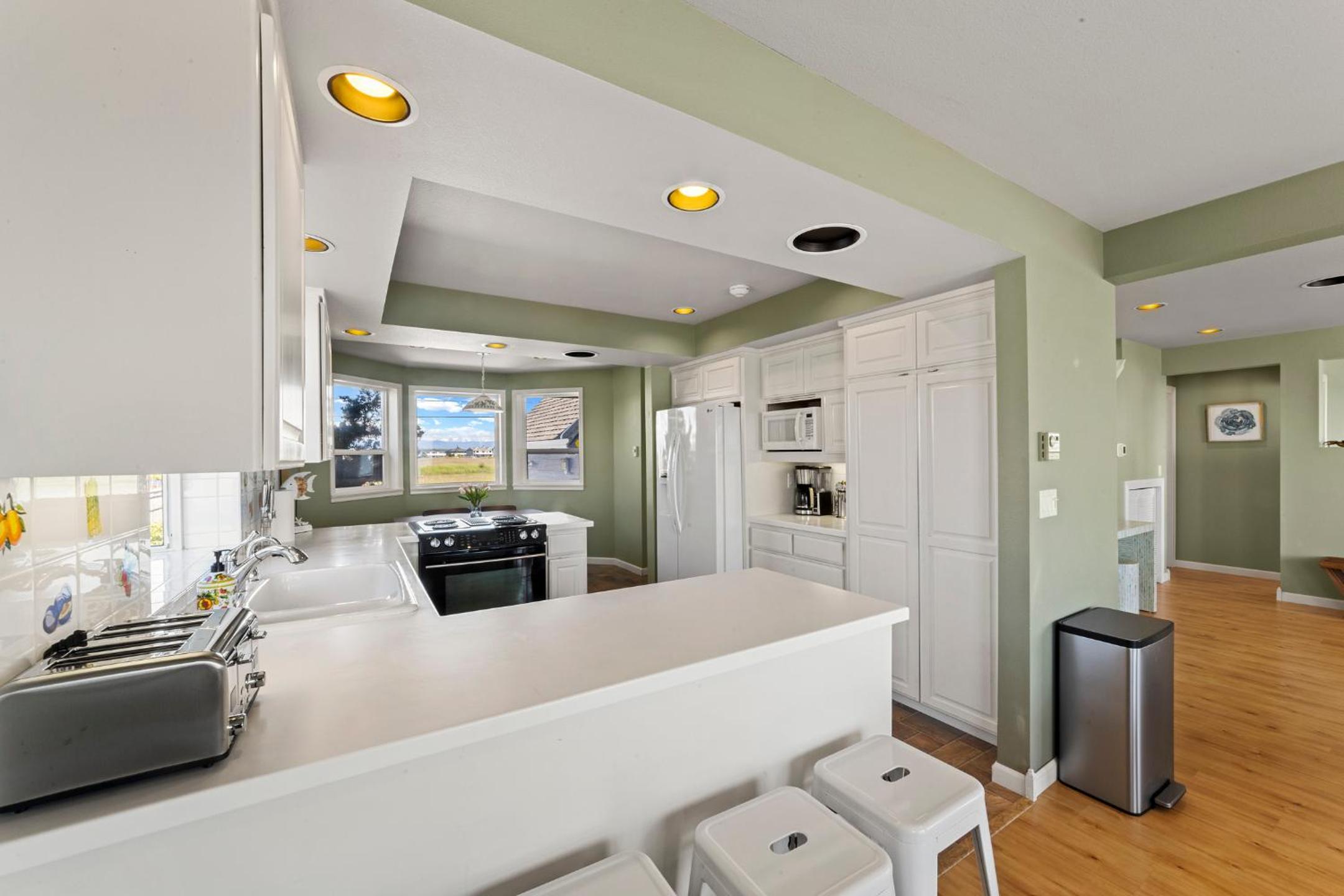 SANDY POINT 6 BEDS 3 BATHS BEACH HOUSE WITH AMAZING VIEWS view 5