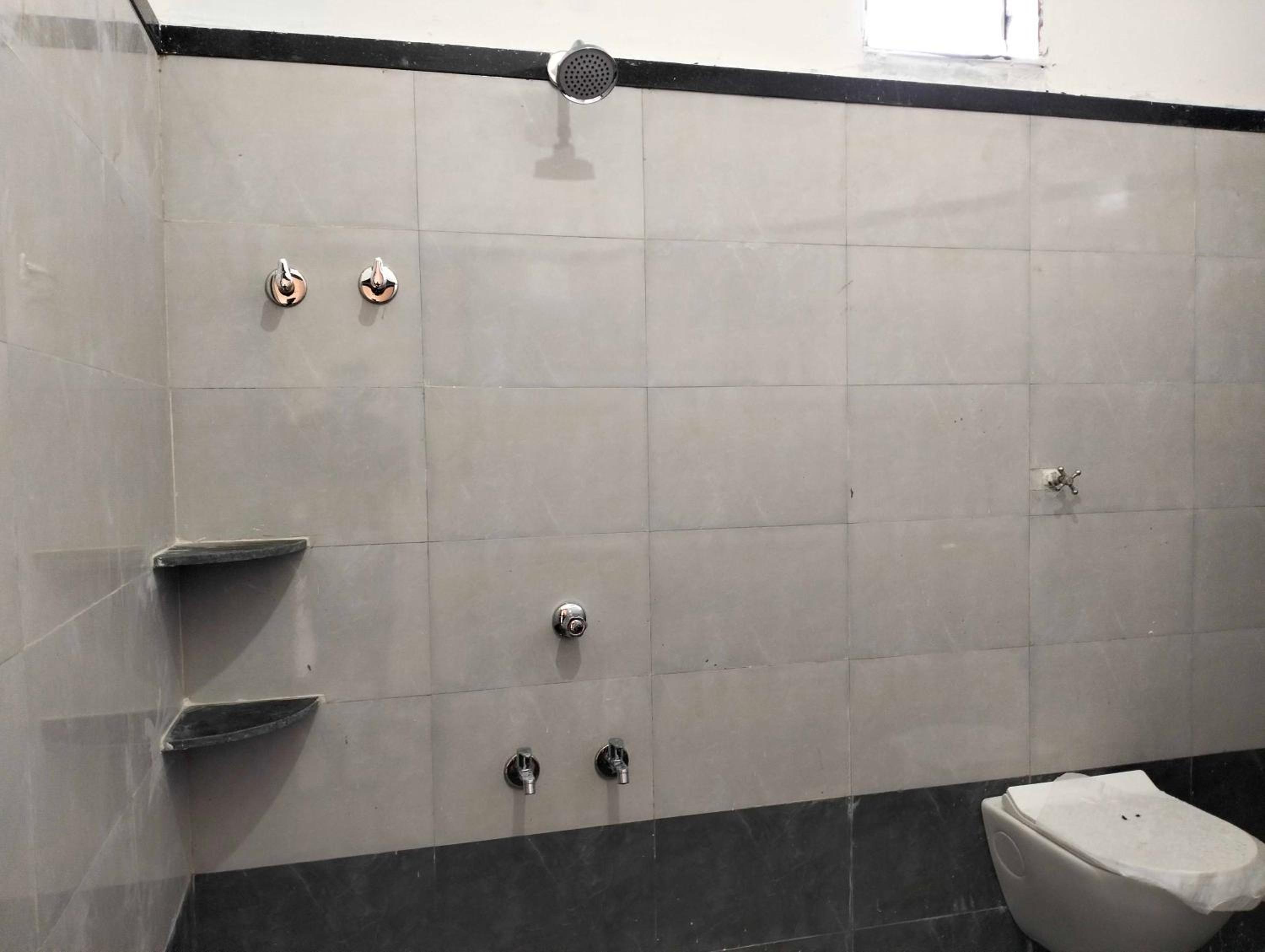 Hotel O Midwaytreat Burhanpur
